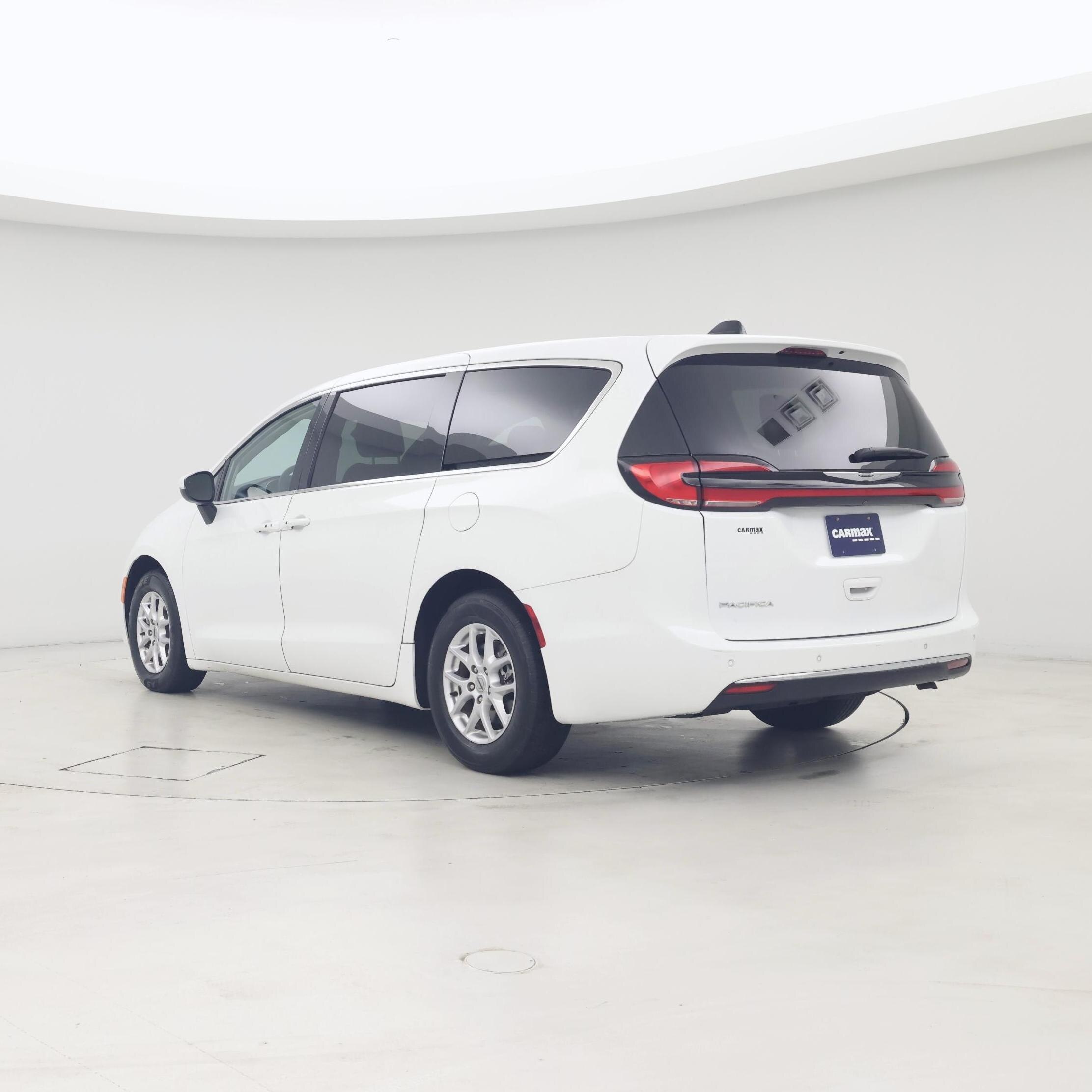 Thumbnail: 2023 Chrysler Pacifica - 2