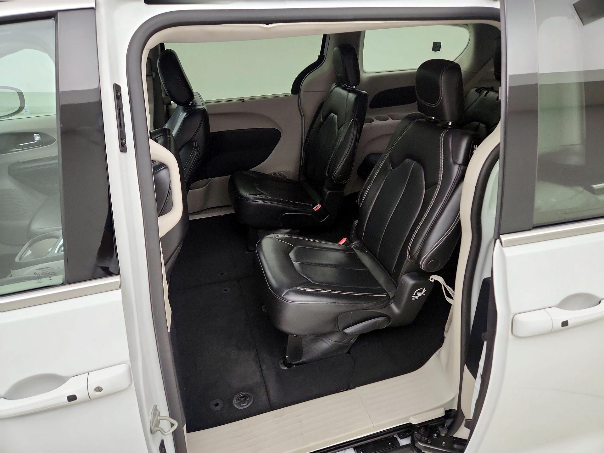 Thumbnail: 2023 Chrysler Pacifica - 19