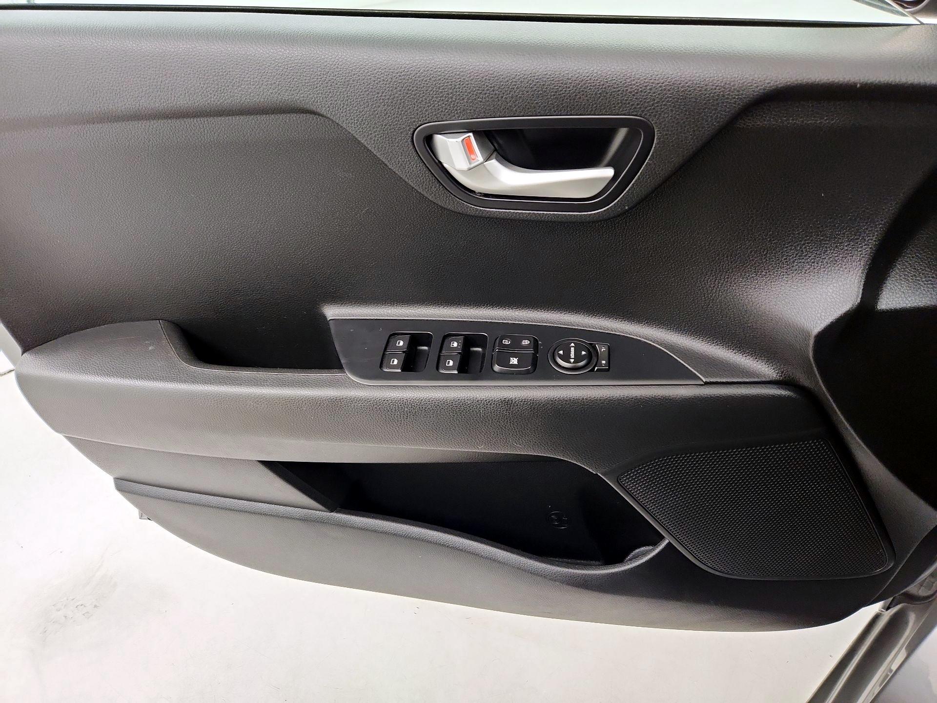 Thumbnail: 2022 Kia Rio5 - 12