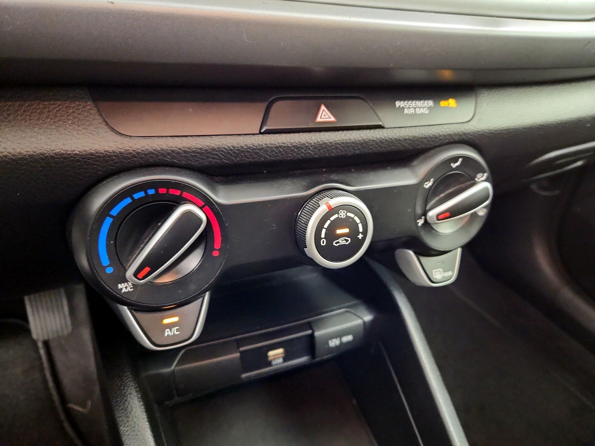 Thumbnail: 2022 Kia Rio5 - 16