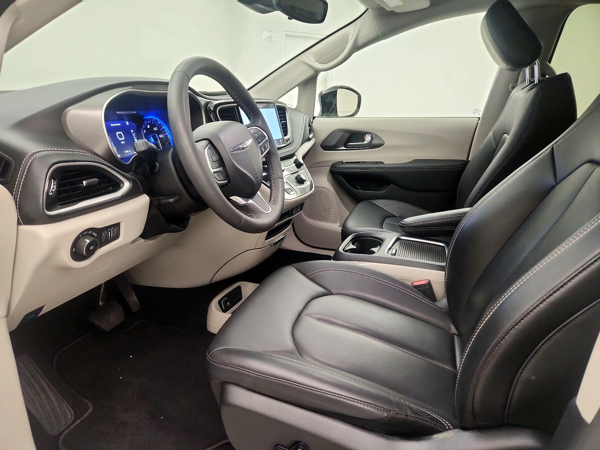 Thumbnail: 2024 Chrysler Pacifica - 11