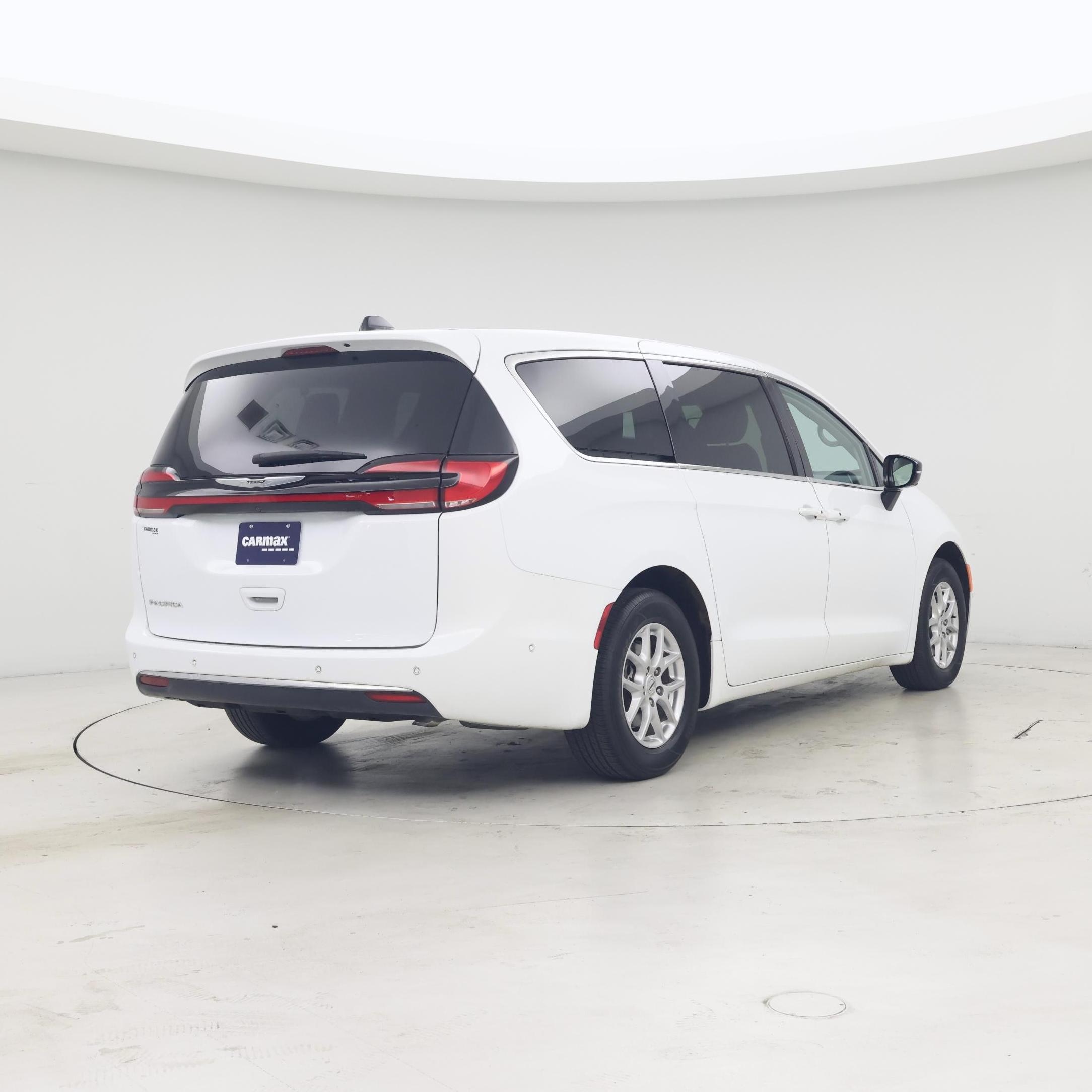 Thumbnail: 2024 Chrysler Pacifica - 8