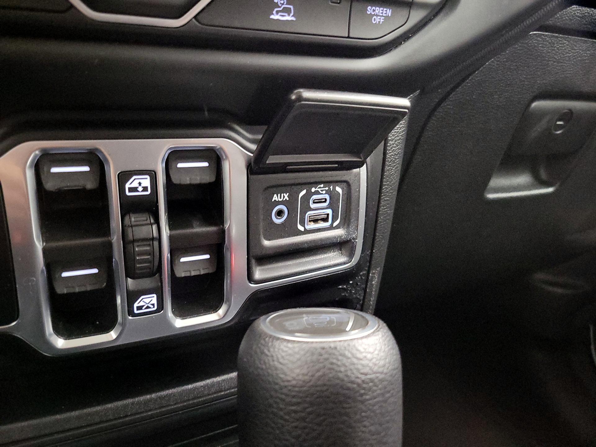 Thumbnail: 2022 Jeep Wrangler - 18