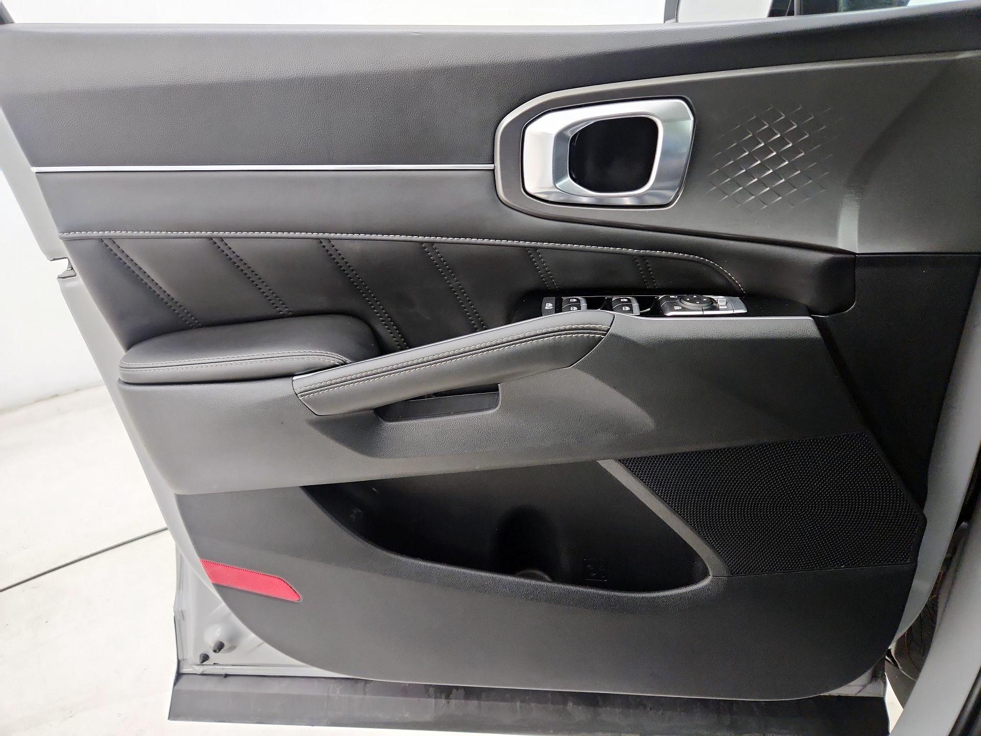 Thumbnail: 2023 Kia Sorento - 12