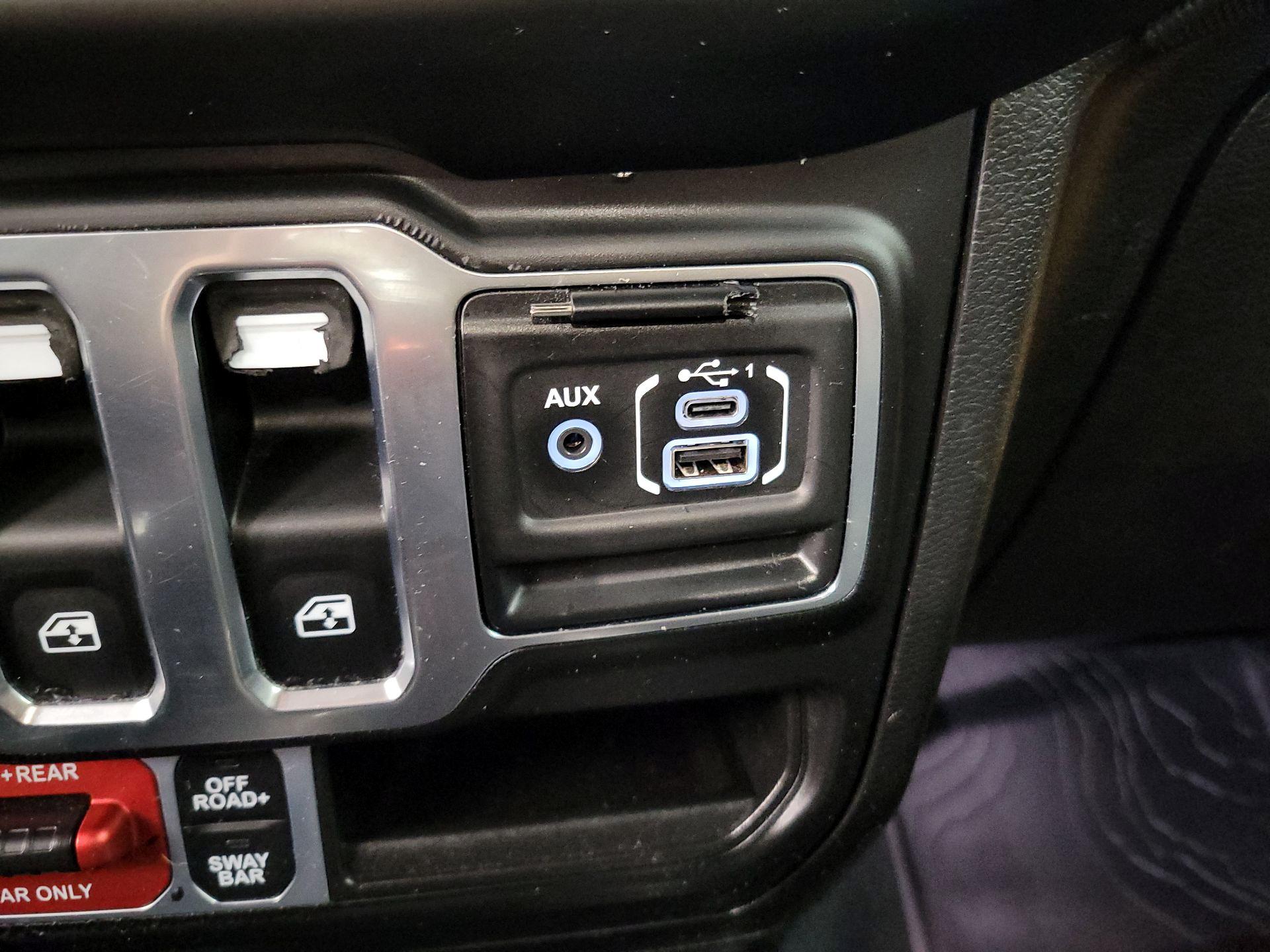 Thumbnail: 2021 Jeep Wrangler - 18