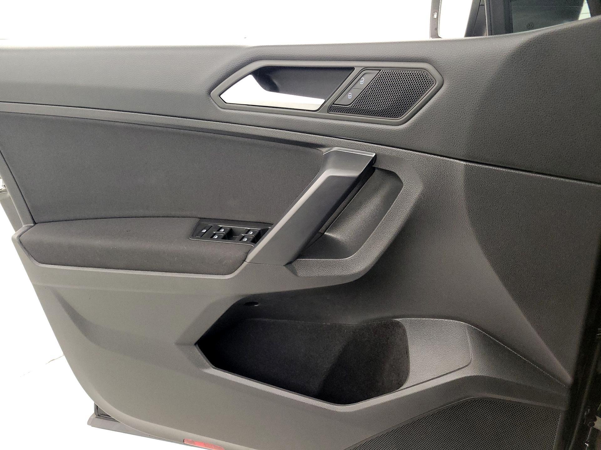 Thumbnail: 2021 Volkswagen Tiguan - 12