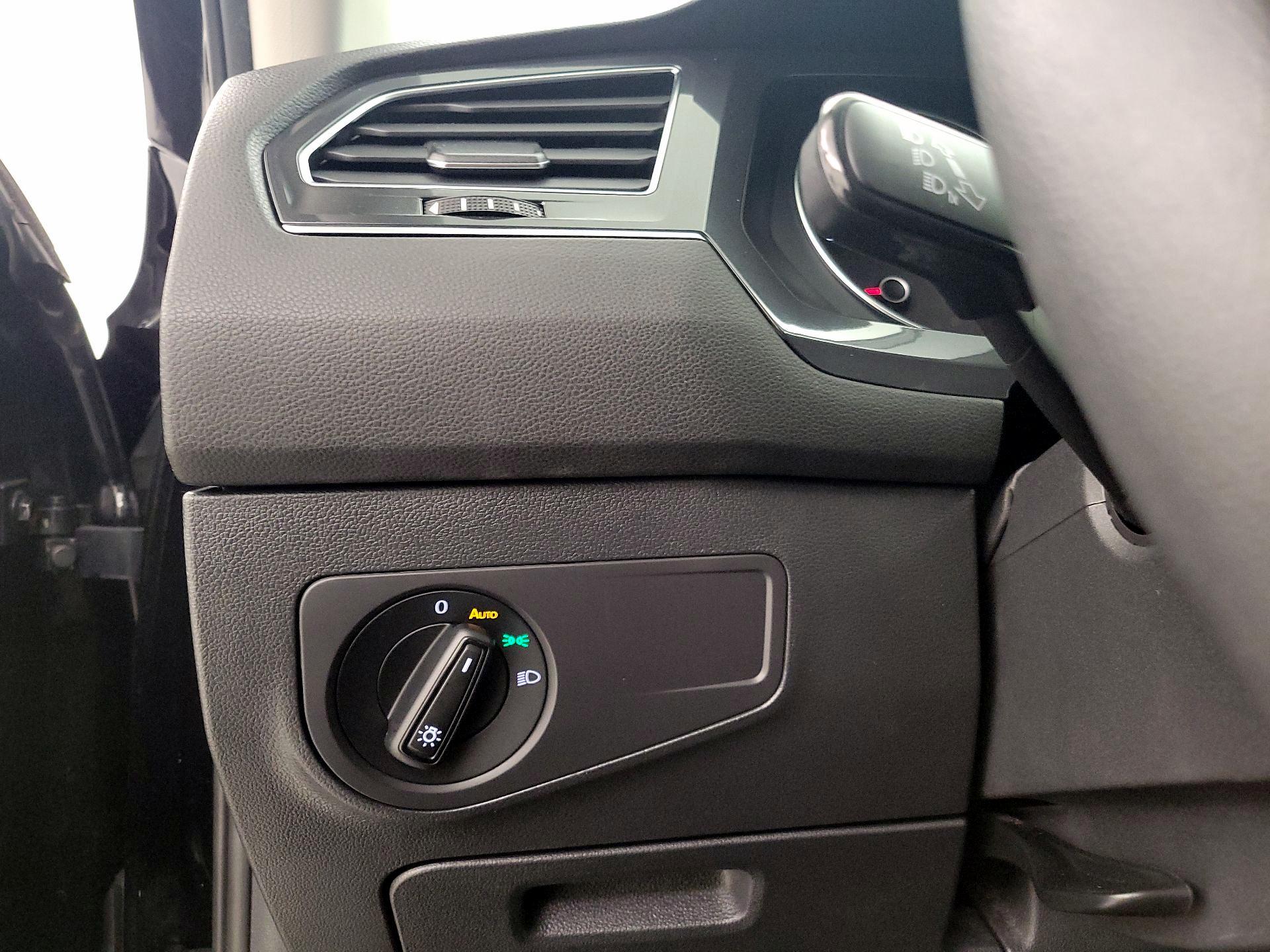 Thumbnail: 2021 Volkswagen Tiguan - 13