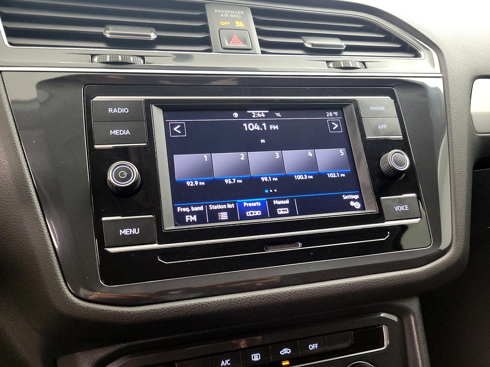 Thumbnail: 2021 Volkswagen Tiguan - 15