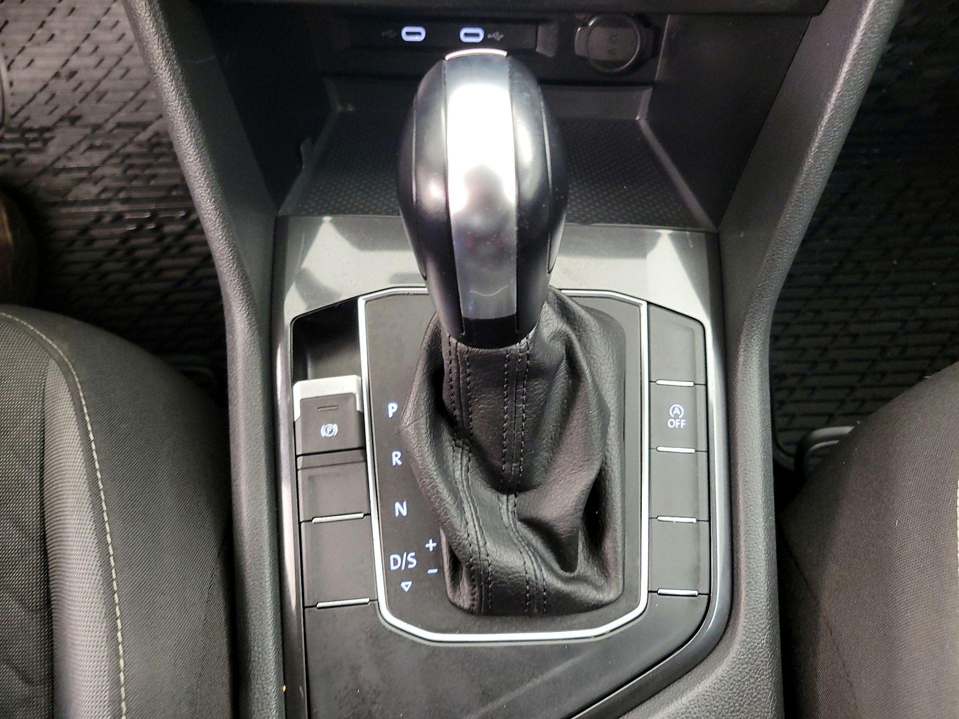 Thumbnail: 2021 Volkswagen Tiguan - 17