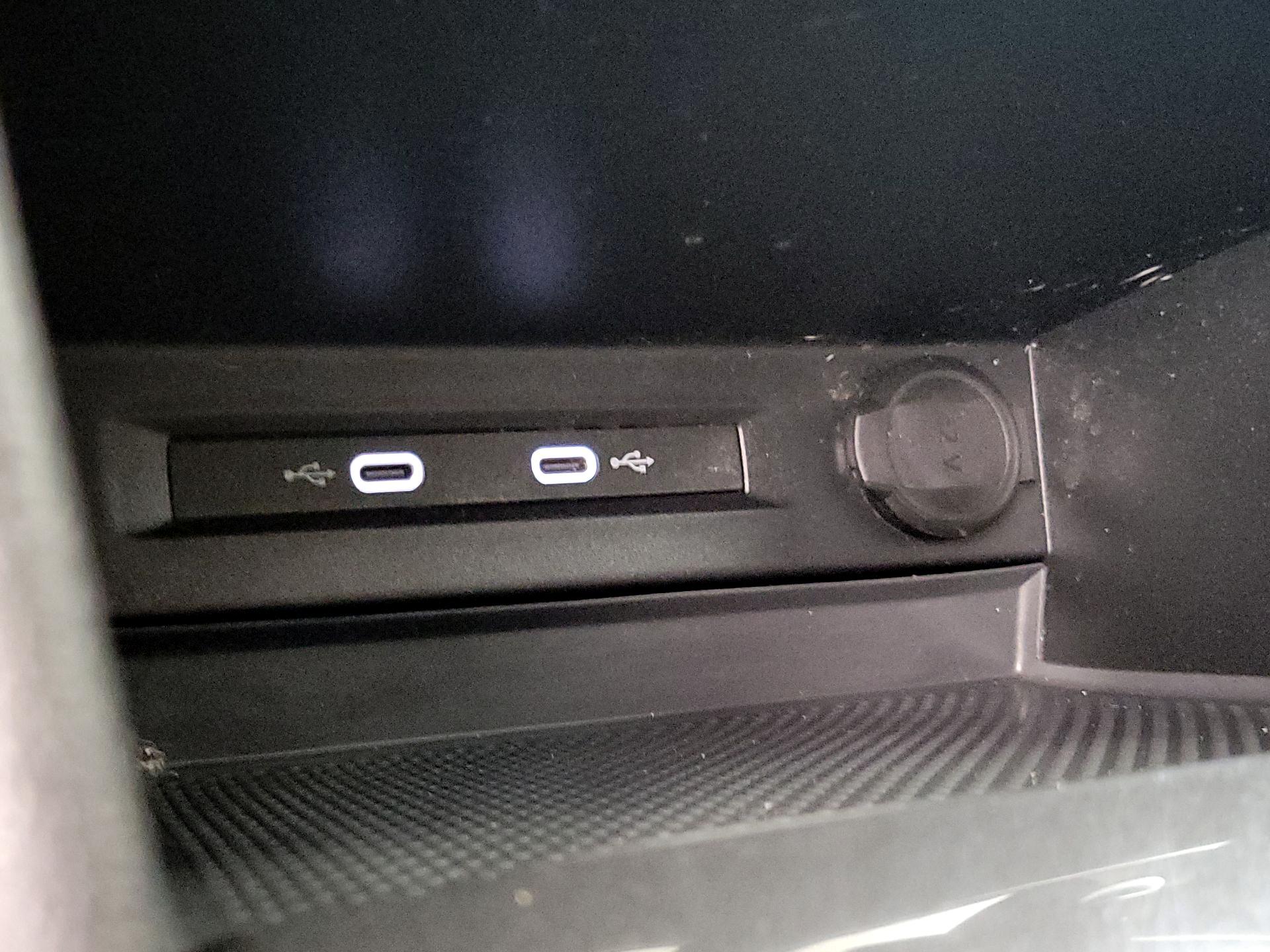 Thumbnail: 2021 Volkswagen Tiguan - 18