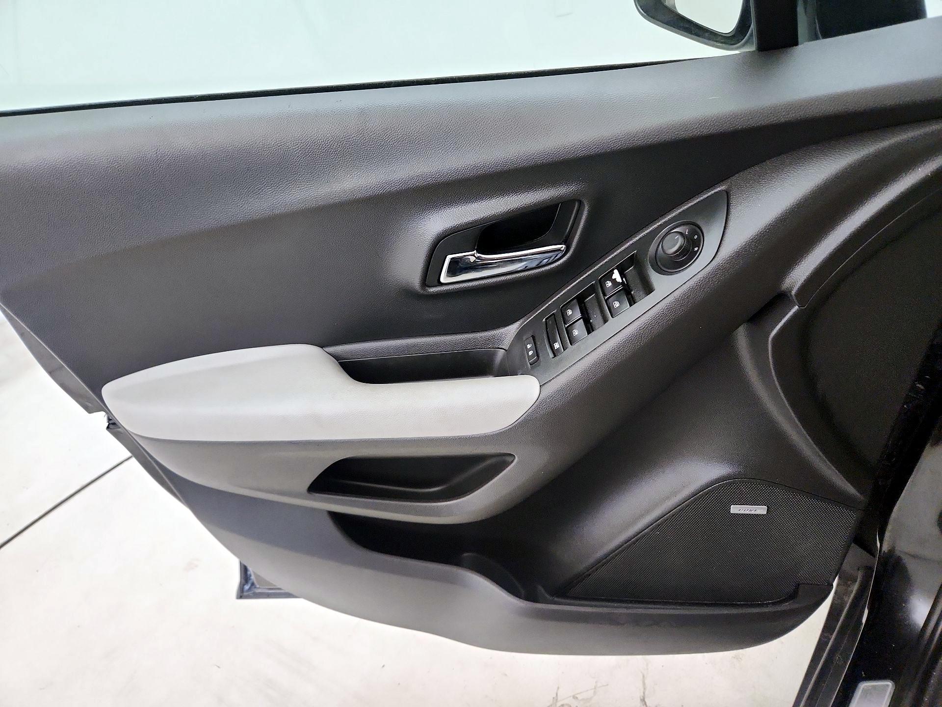 Thumbnail: 2020 Chevrolet Trax - 12