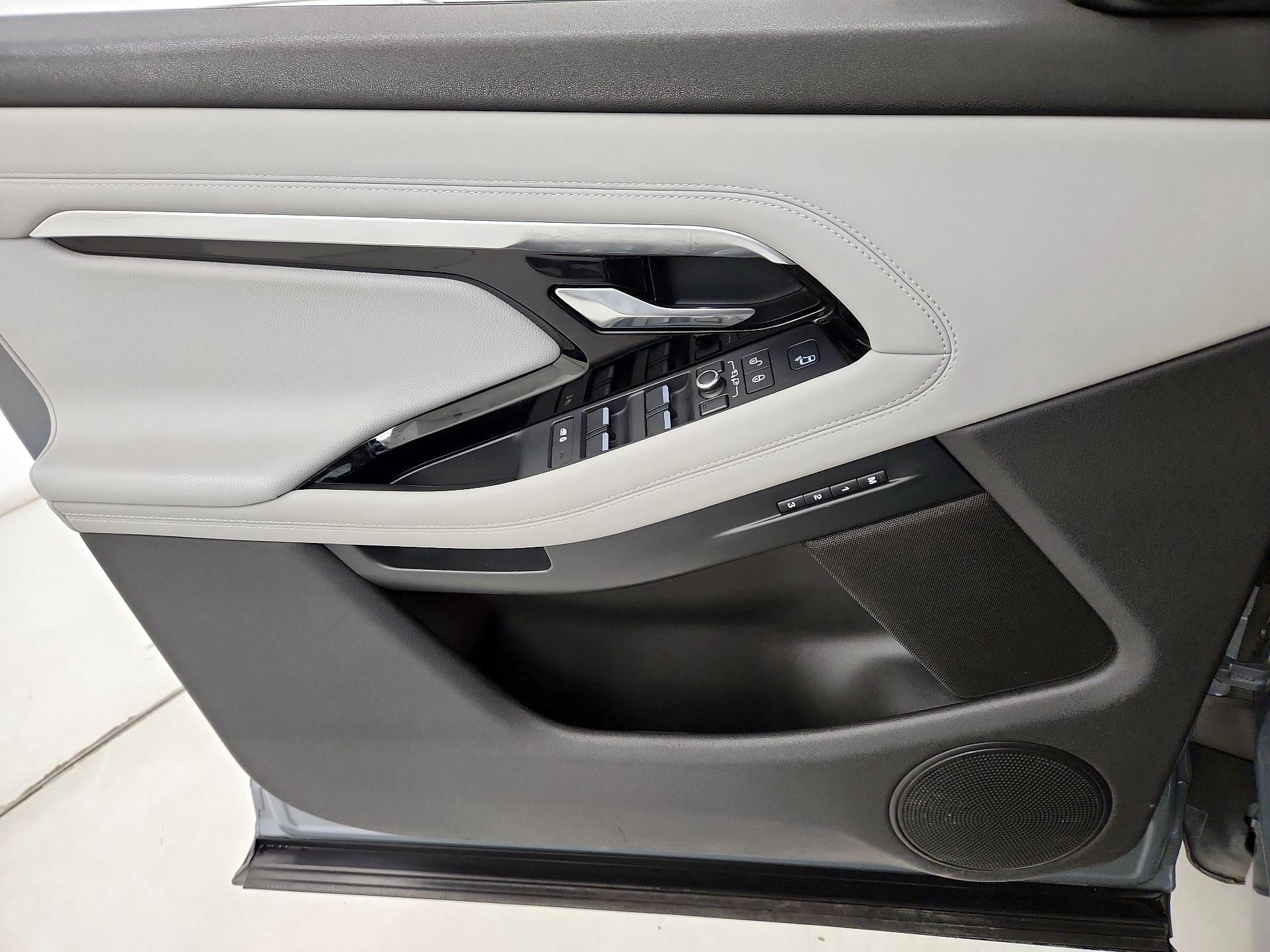 Thumbnail: 2020 Land Rover Range Rover Evoque - 12