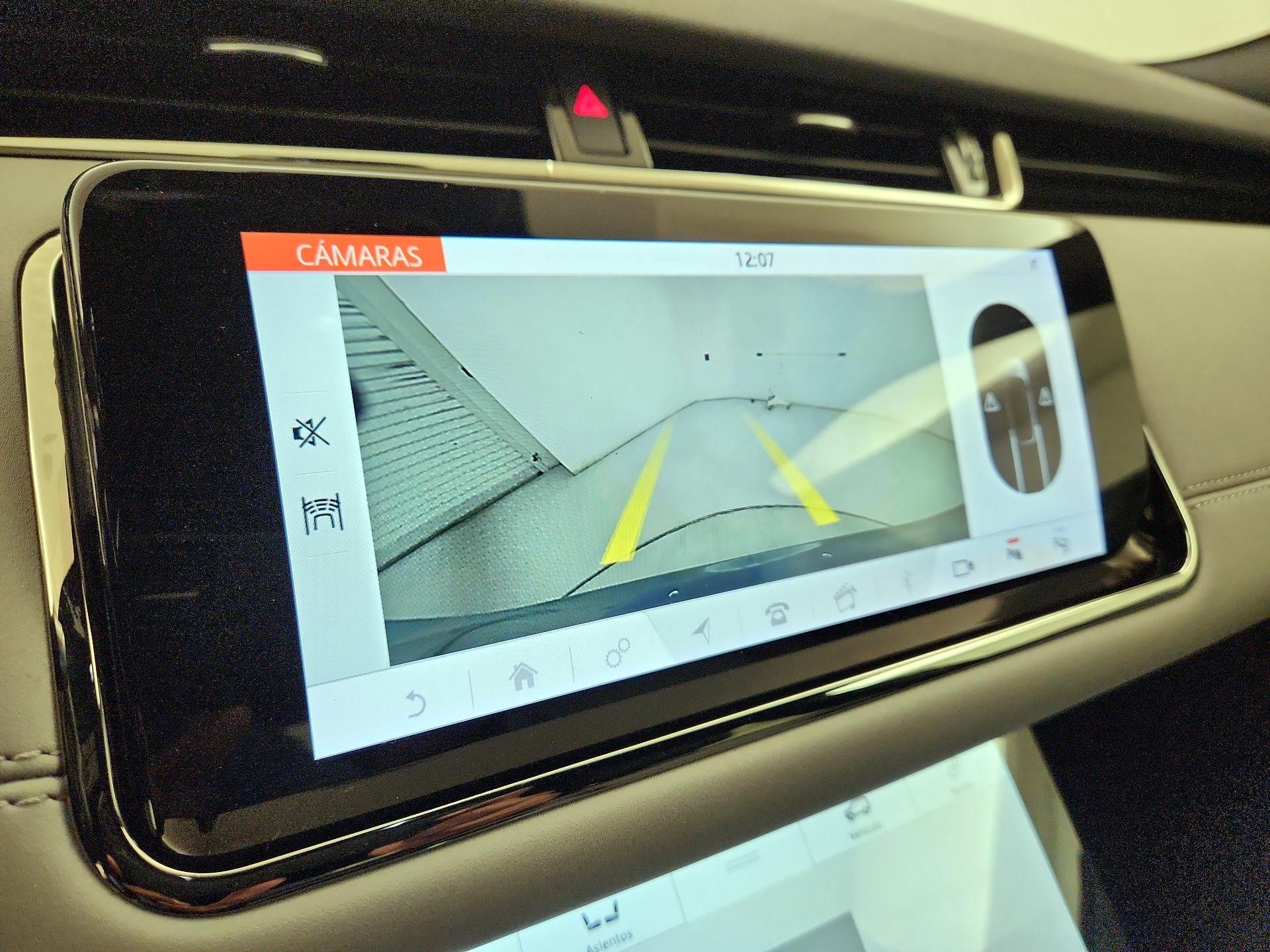 Thumbnail: 2020 Land Rover Range Rover Evoque - 15