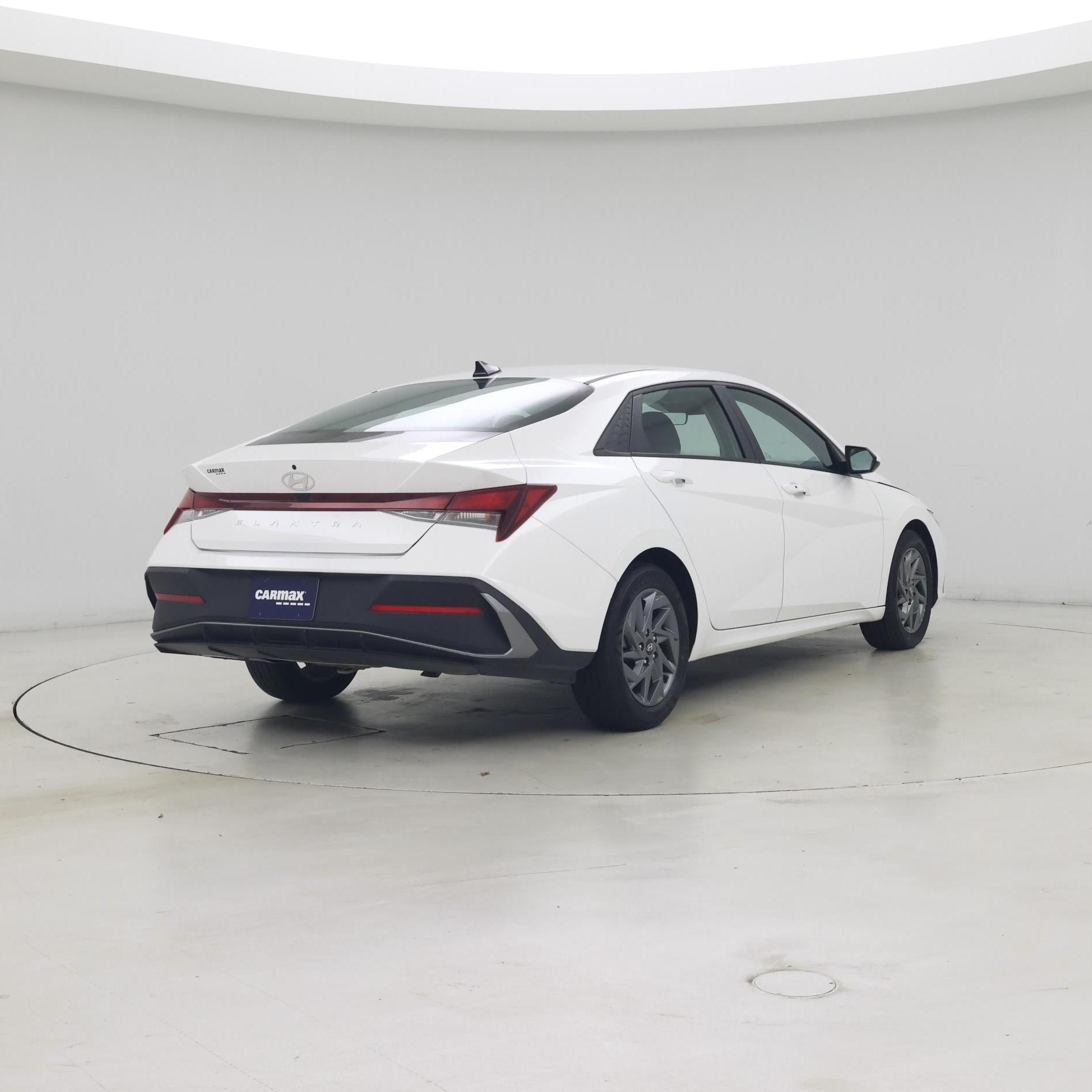 Thumbnail: 2024 Hyundai Elantra - 8