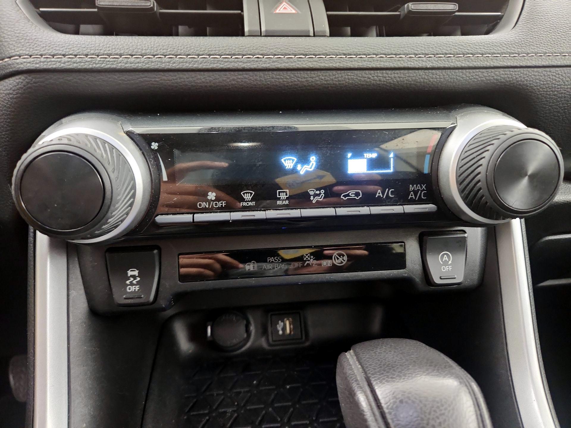 Thumbnail: 2023 Toyota RAV4 - 14