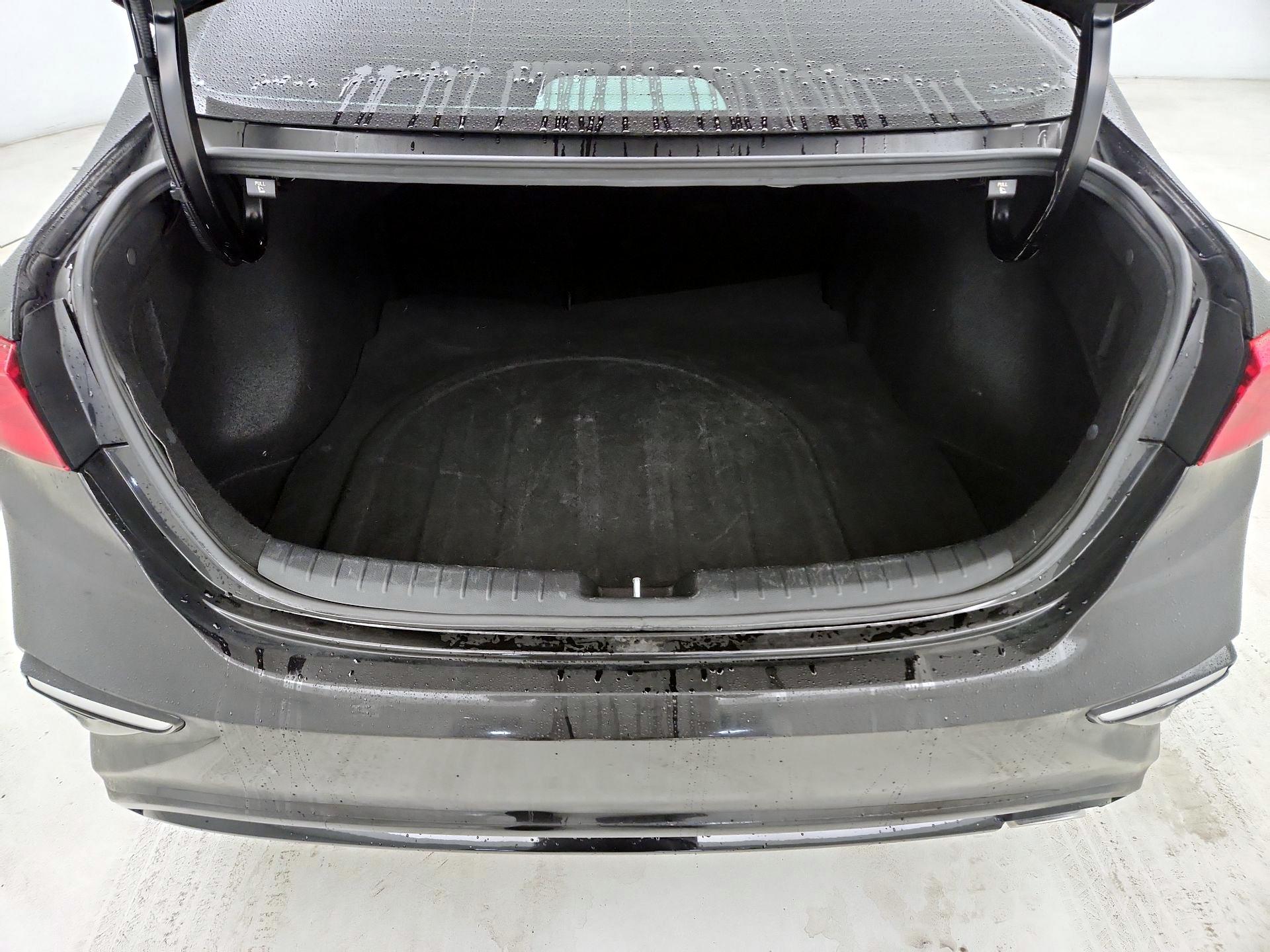 Thumbnail: 2021 Kia Forte - 16