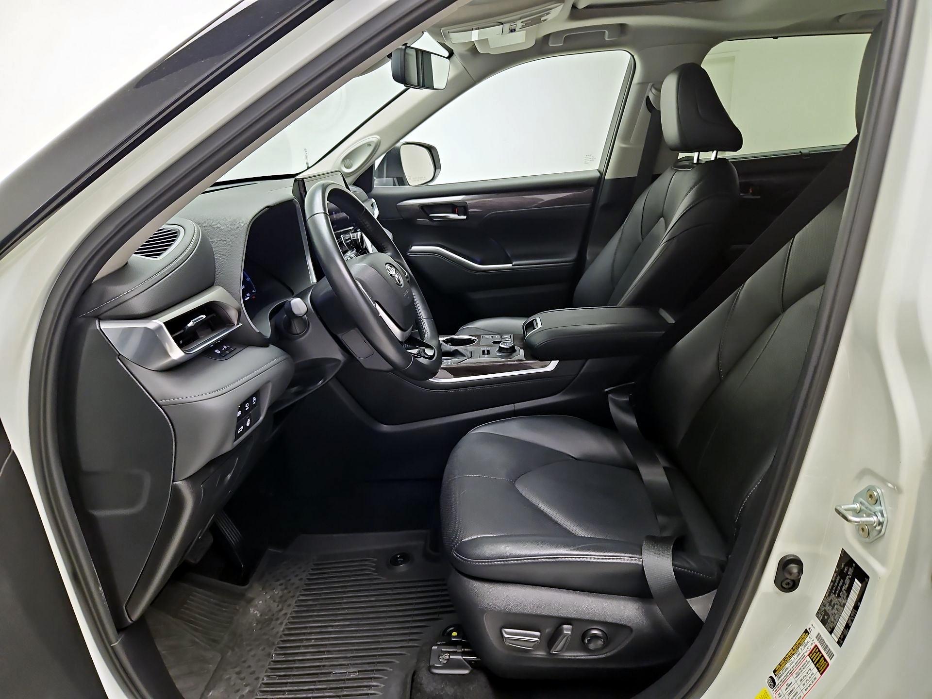 Thumbnail: 2024 Toyota Highlander - 11