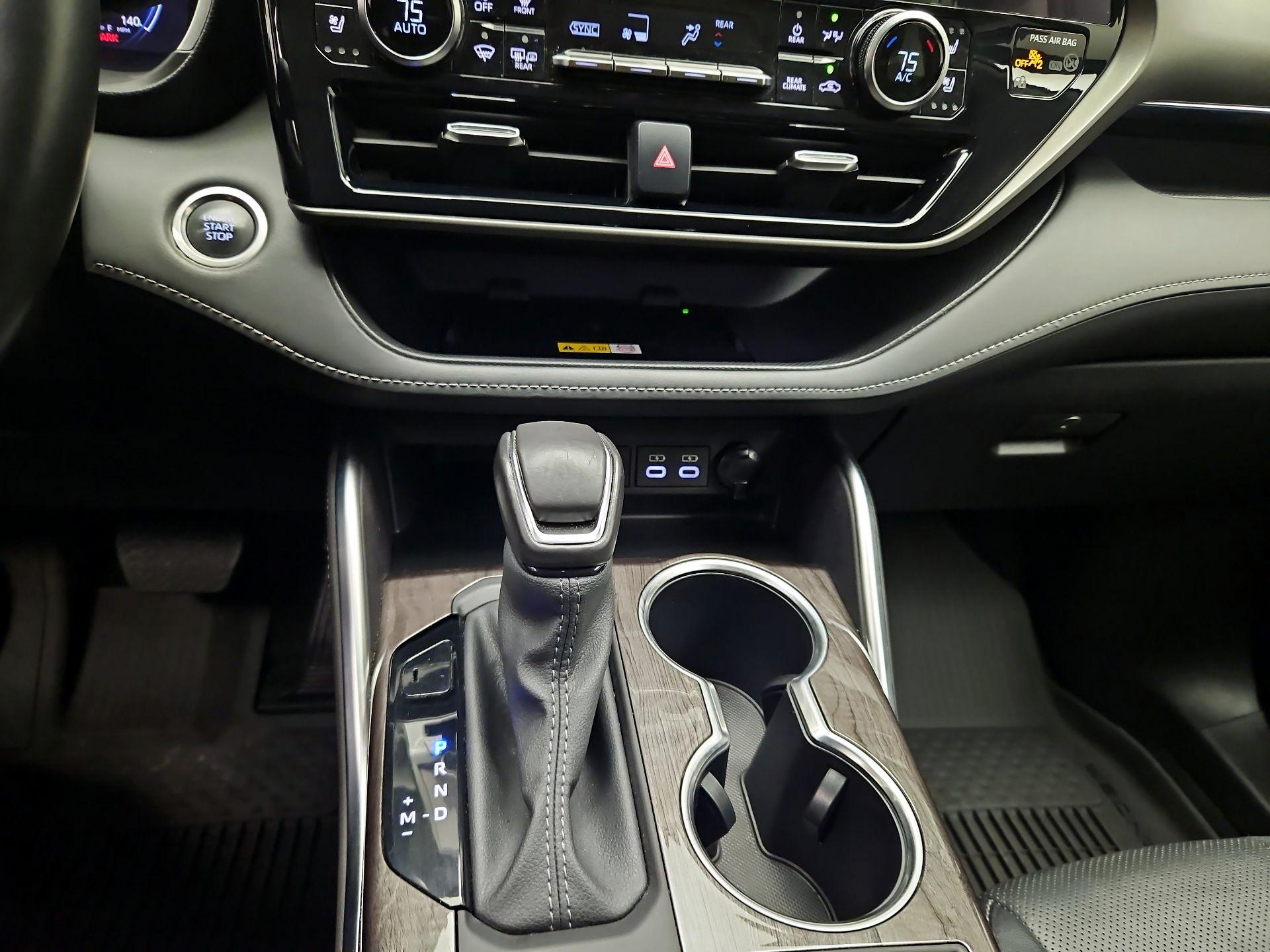 Thumbnail: 2024 Toyota Highlander - 16