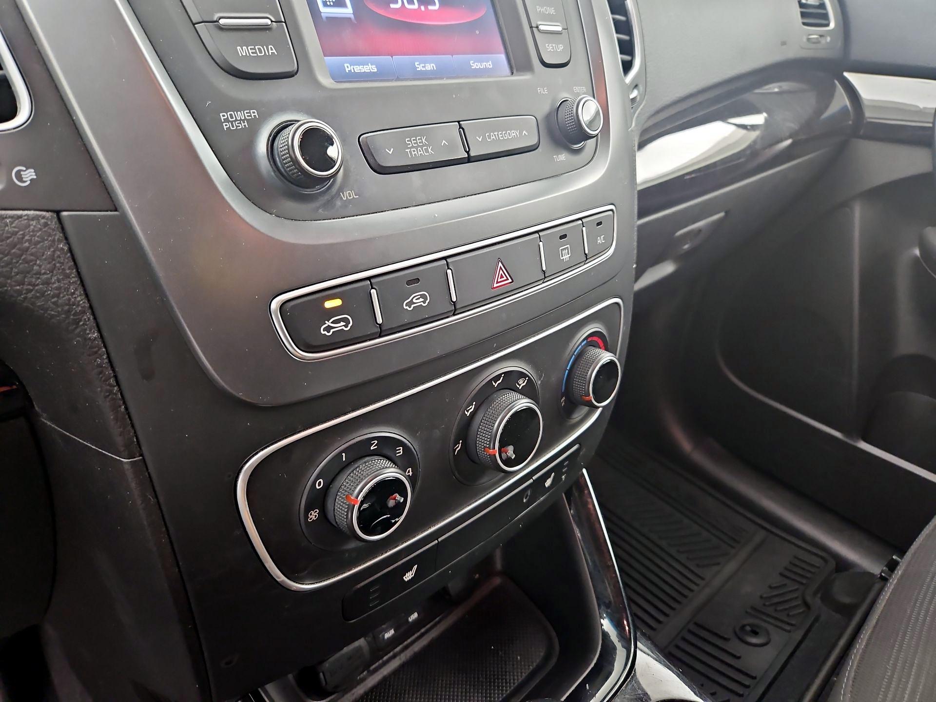 Thumbnail: 2015 Kia Sorento - 14