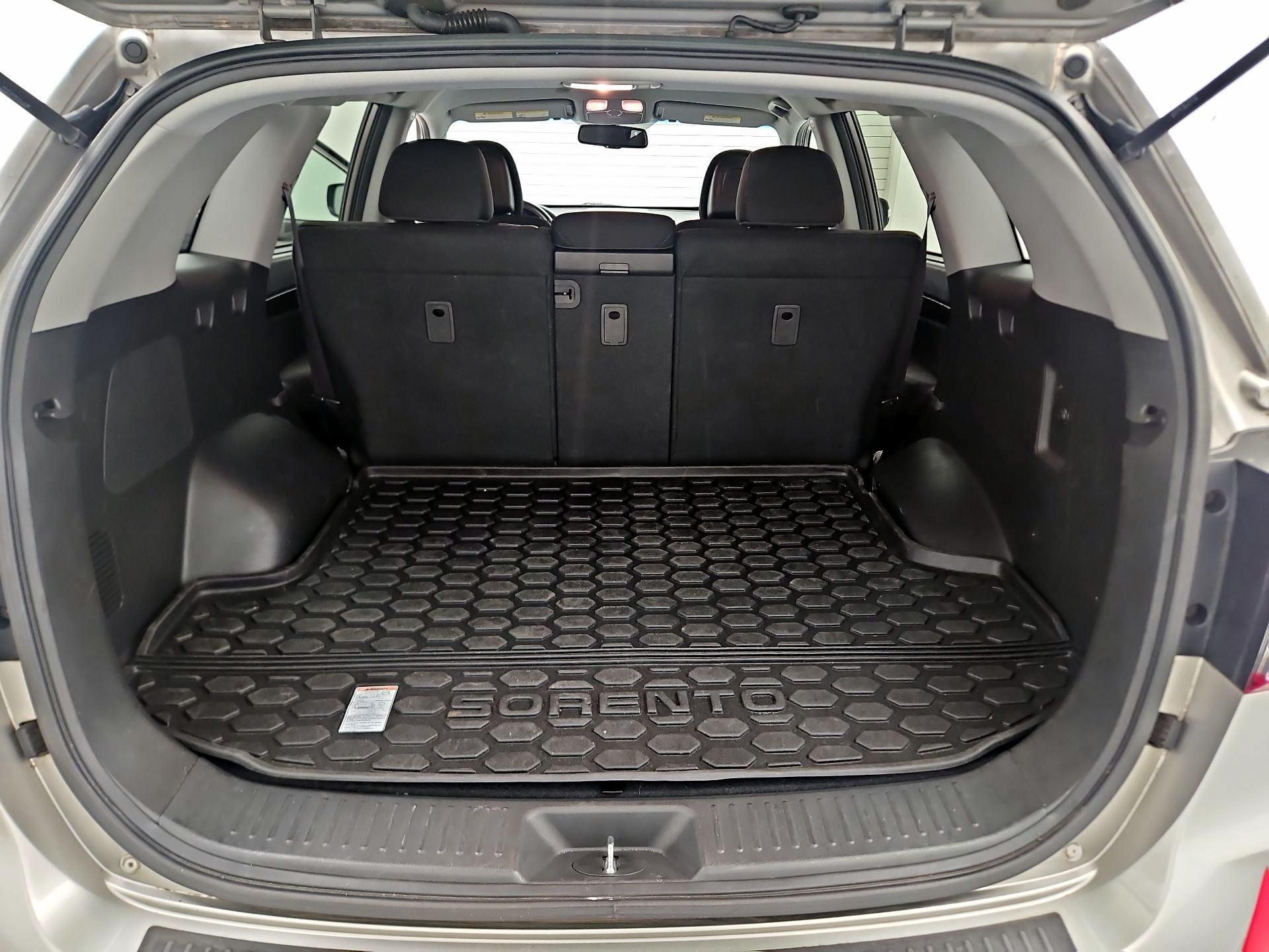 Thumbnail: 2015 Kia Sorento - 17