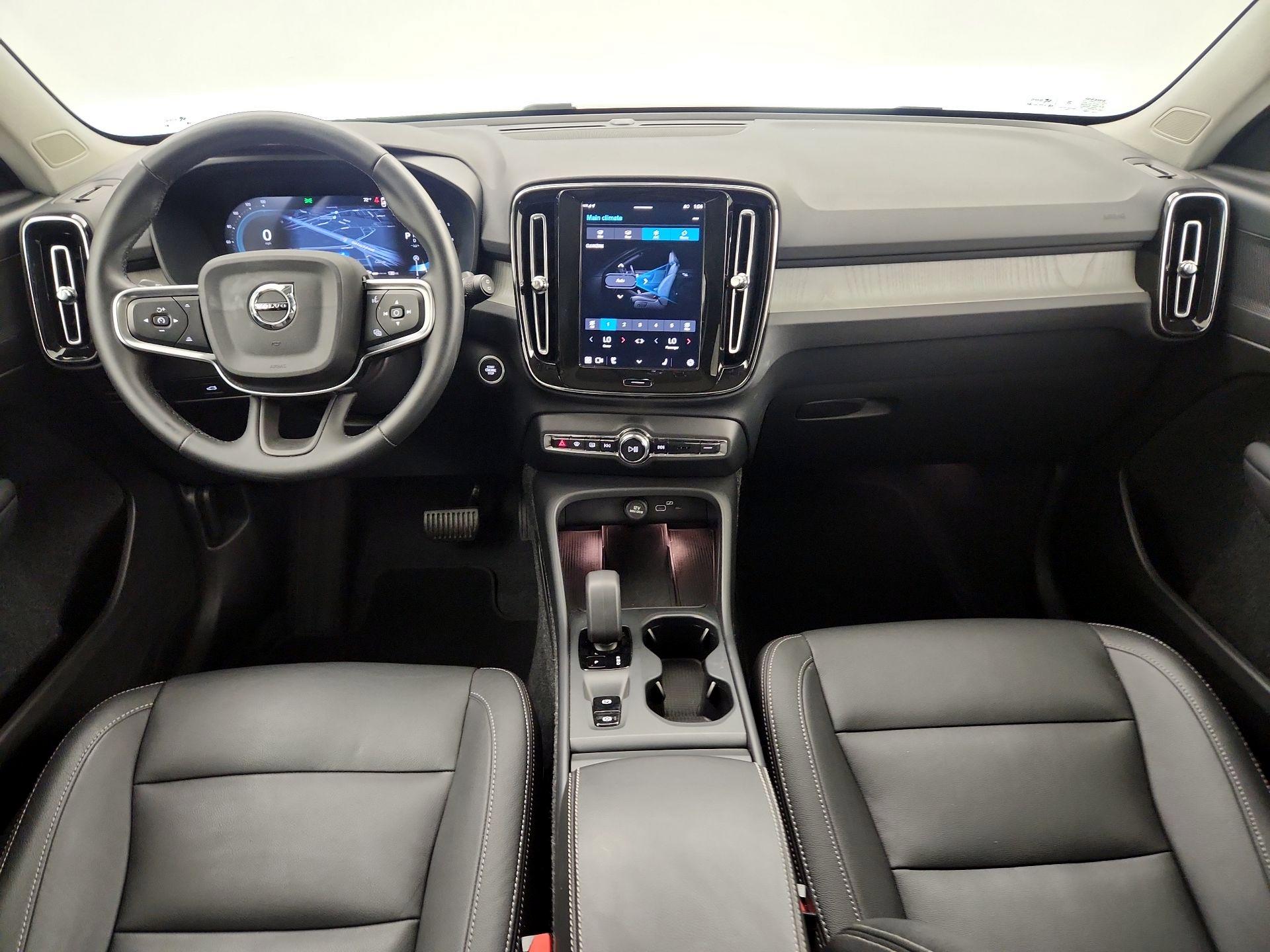 Thumbnail: 2025 Volvo XC40 - 9