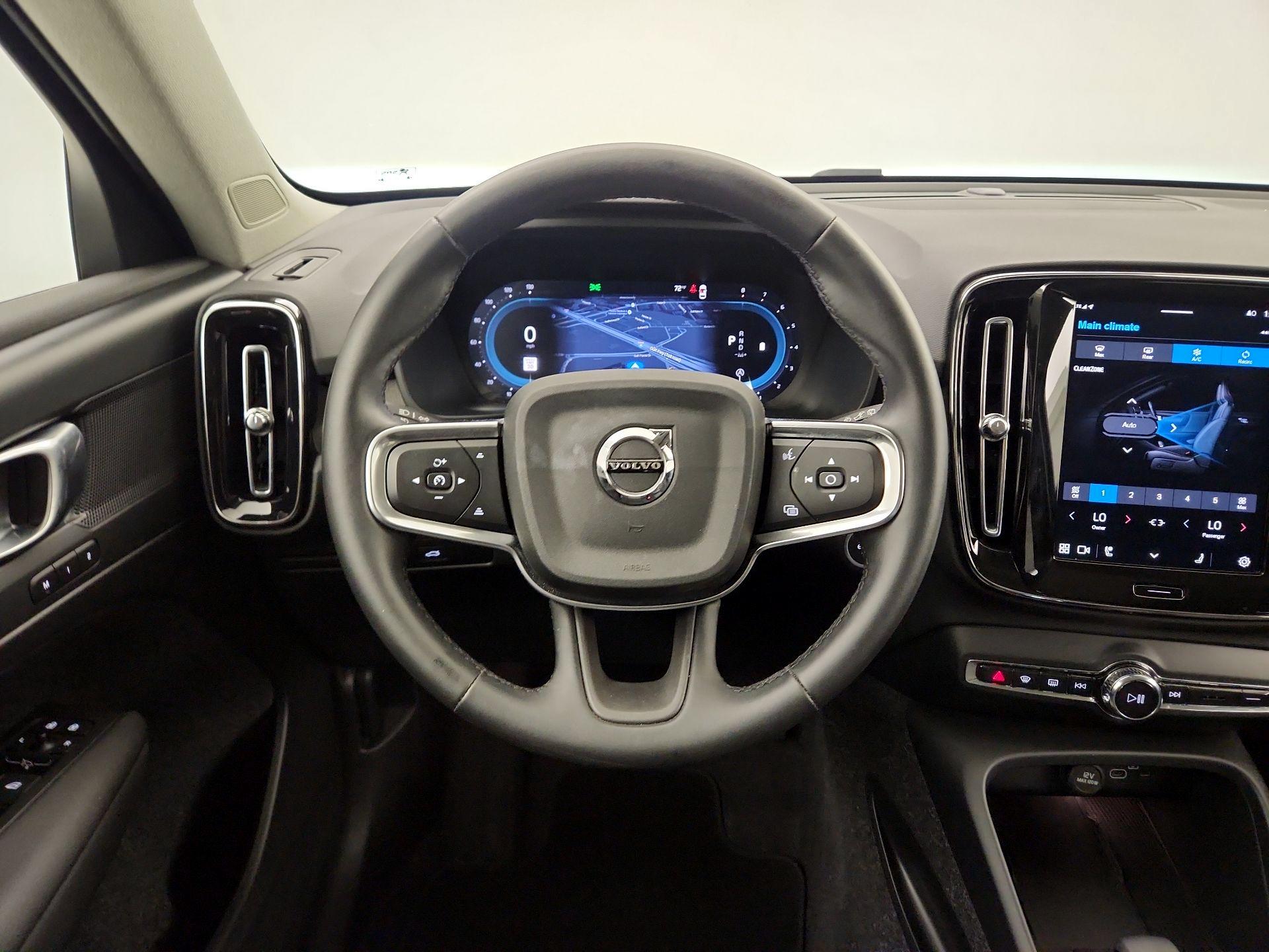 Thumbnail: 2025 Volvo XC40 - 10