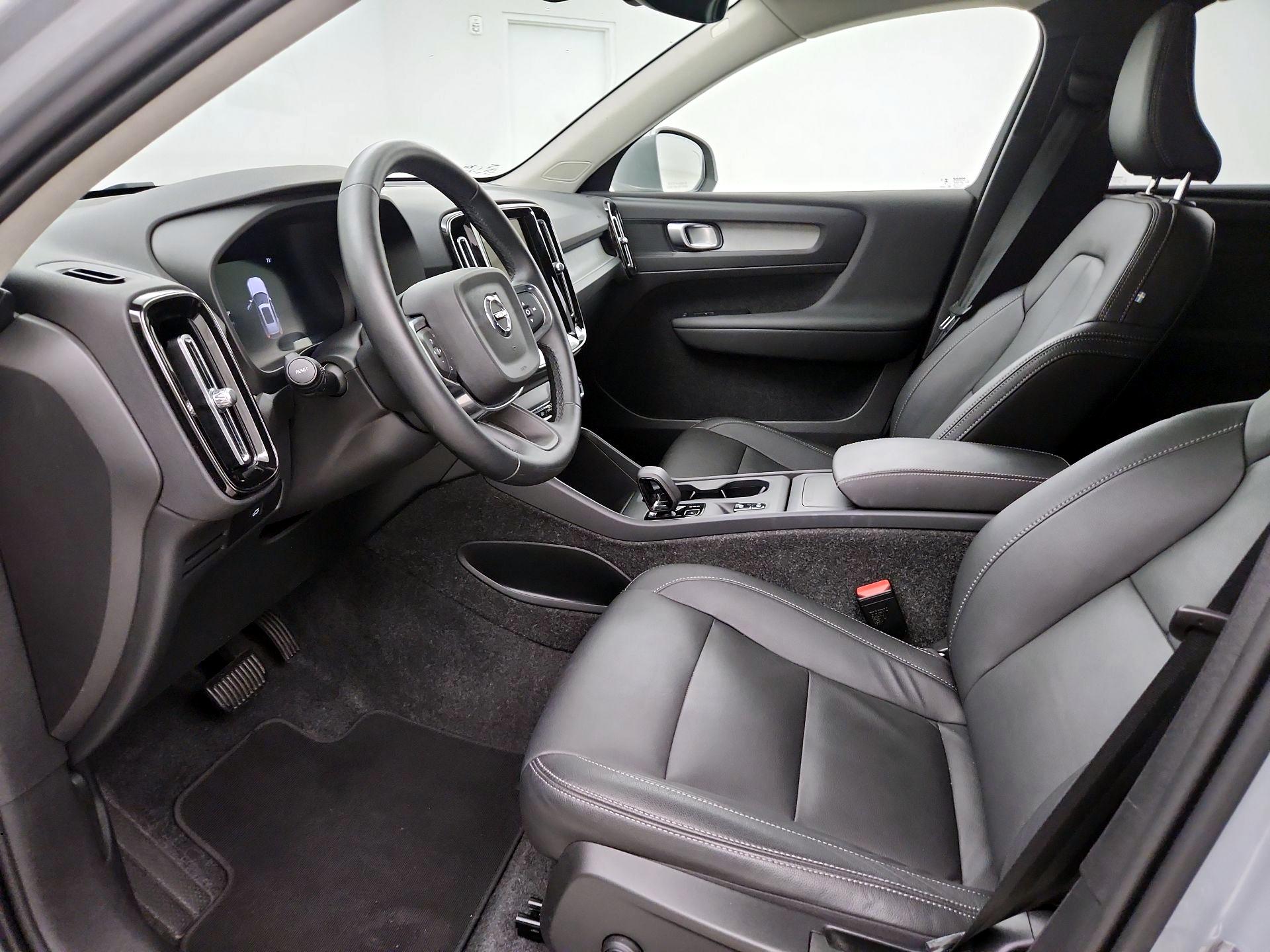 Thumbnail: 2025 Volvo XC40 - 11