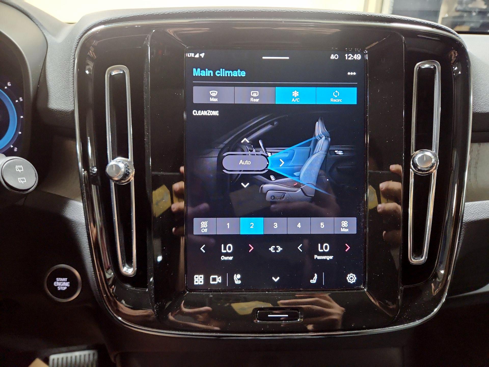 Thumbnail: 2025 Volvo XC40 - 14