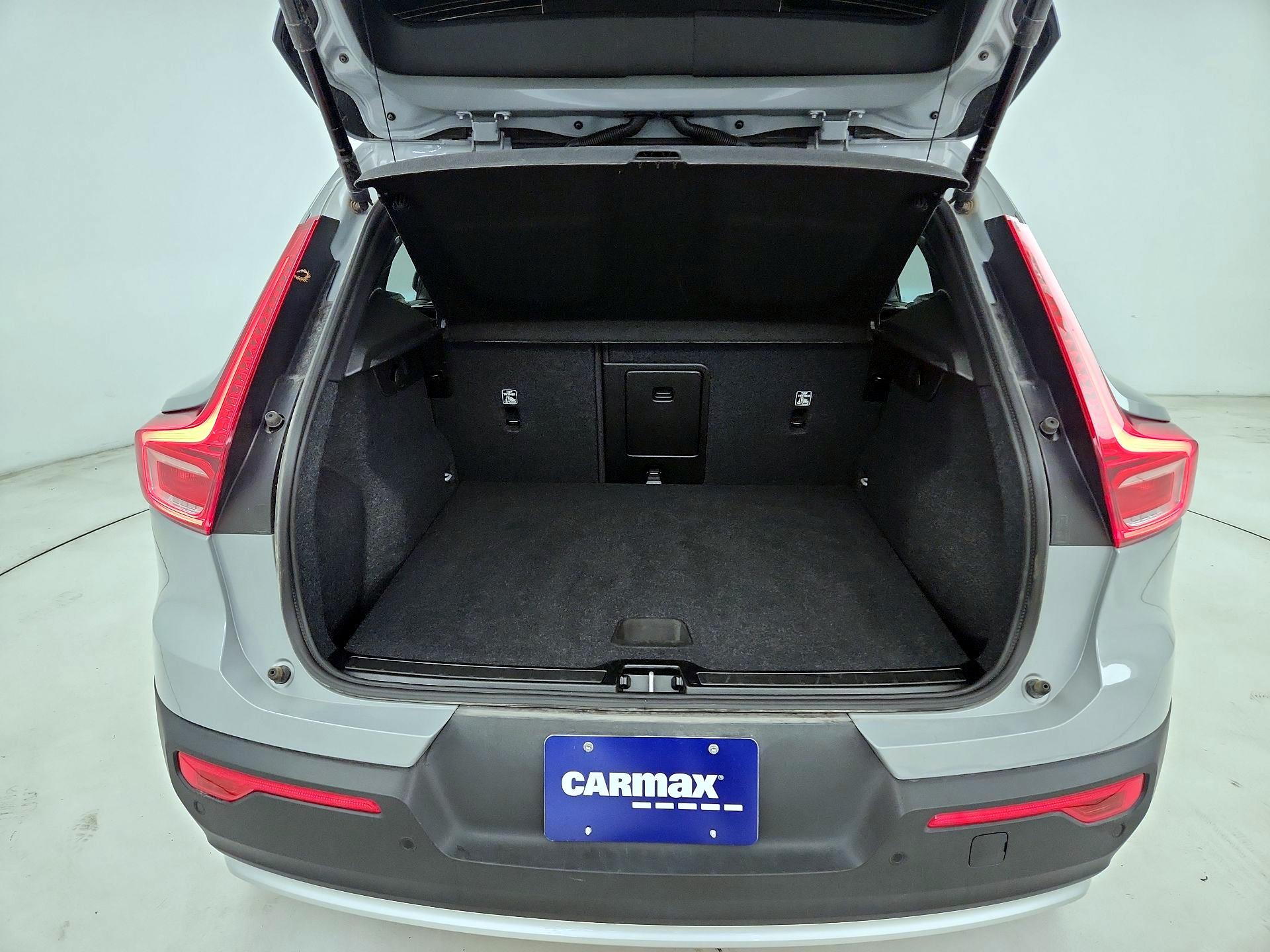 Thumbnail: 2025 Volvo XC40 - 16