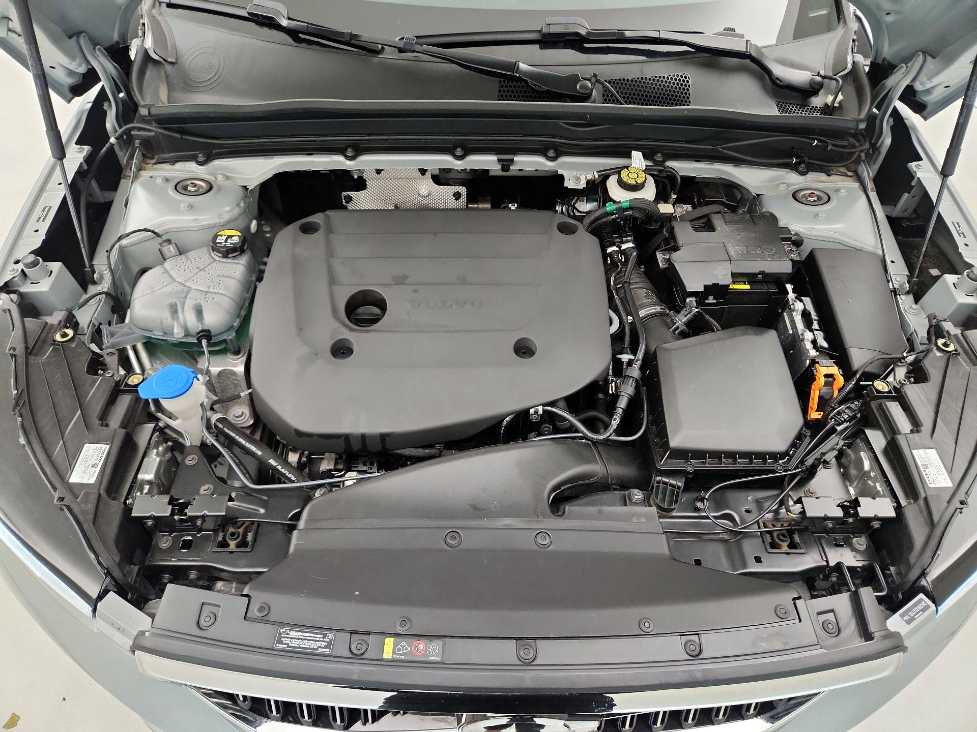 Thumbnail: 2025 Volvo XC40 - 17