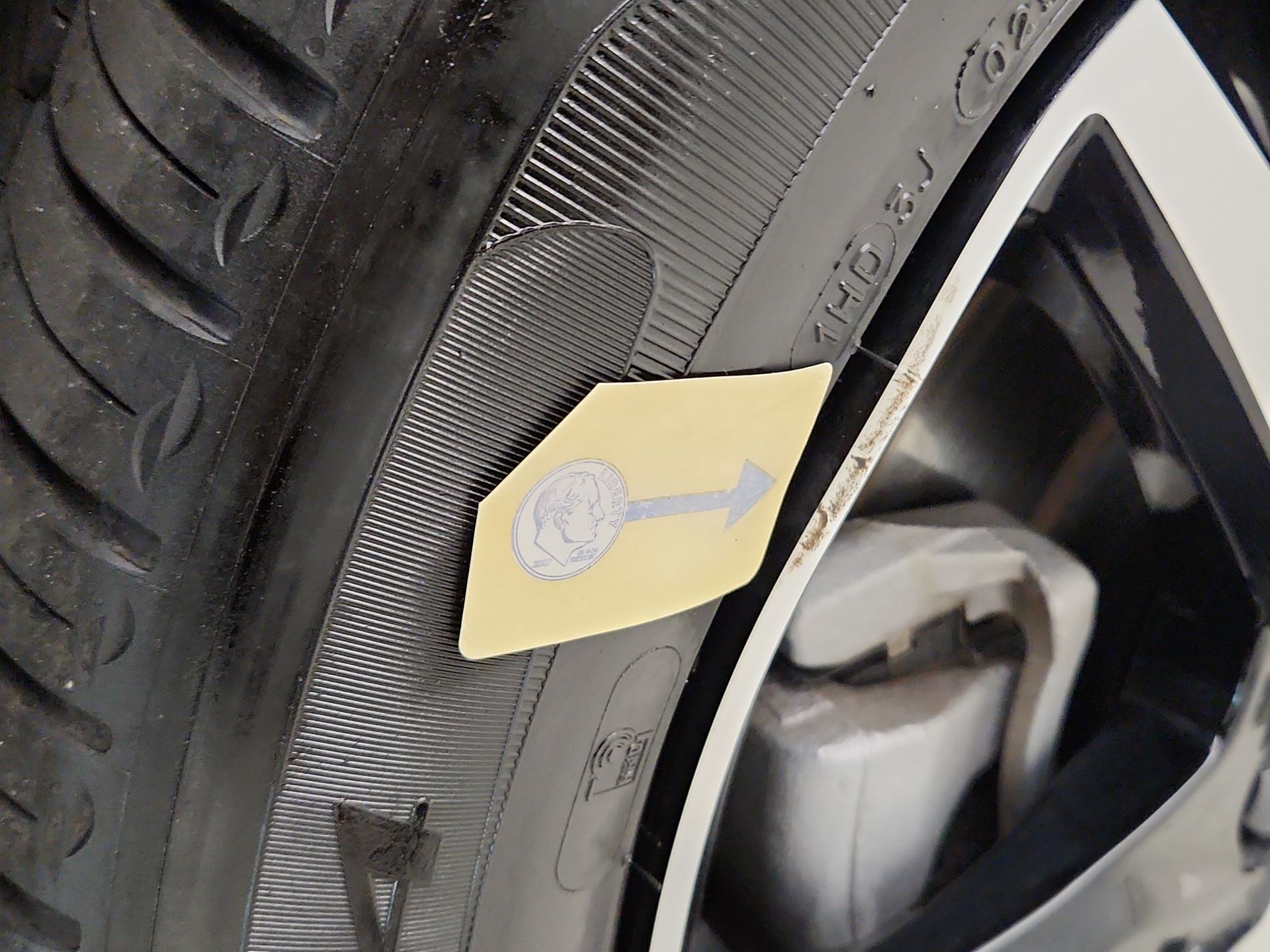 Thumbnail: 2025 Volvo XC40 - 19