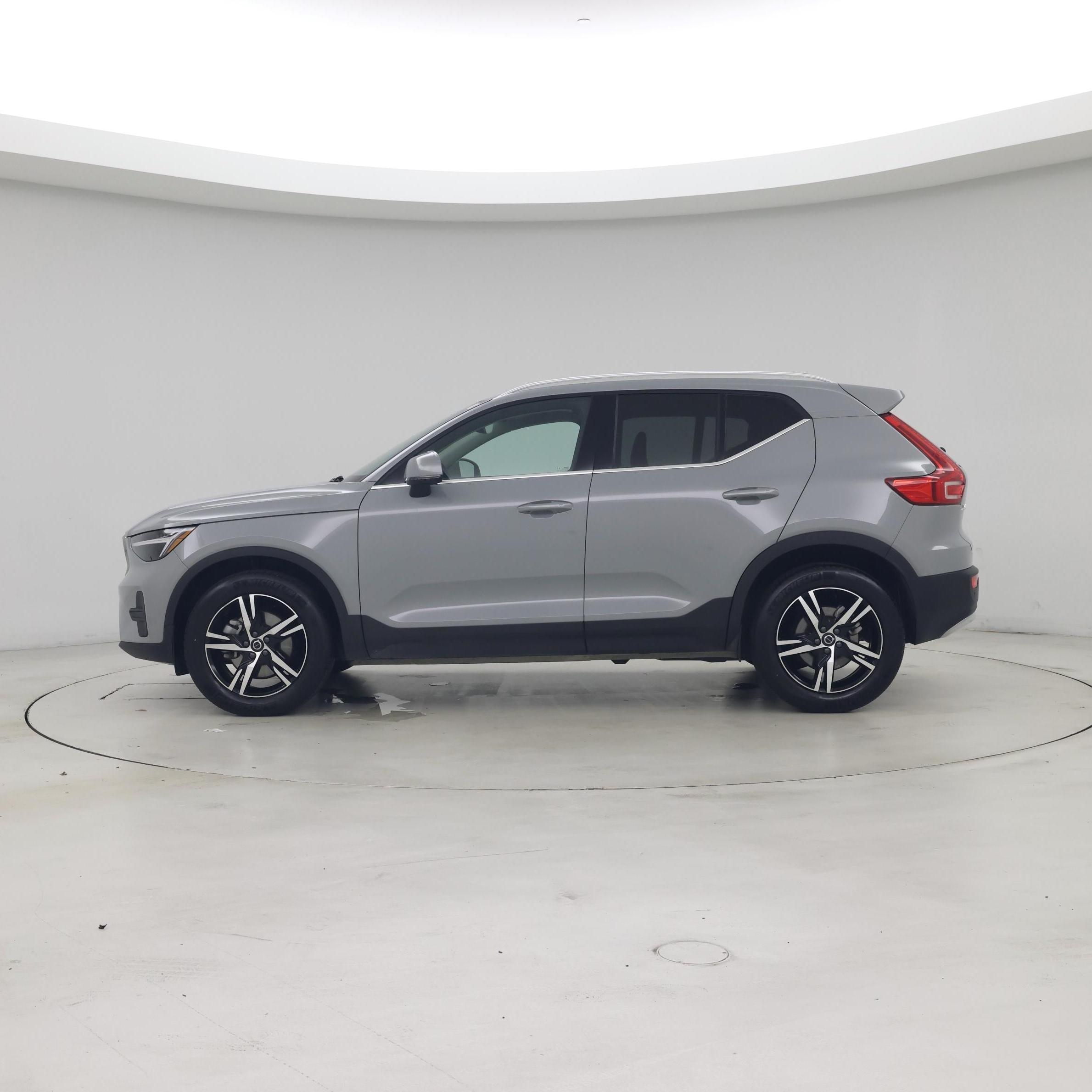 Thumbnail: 2025 Volvo XC40 - 3