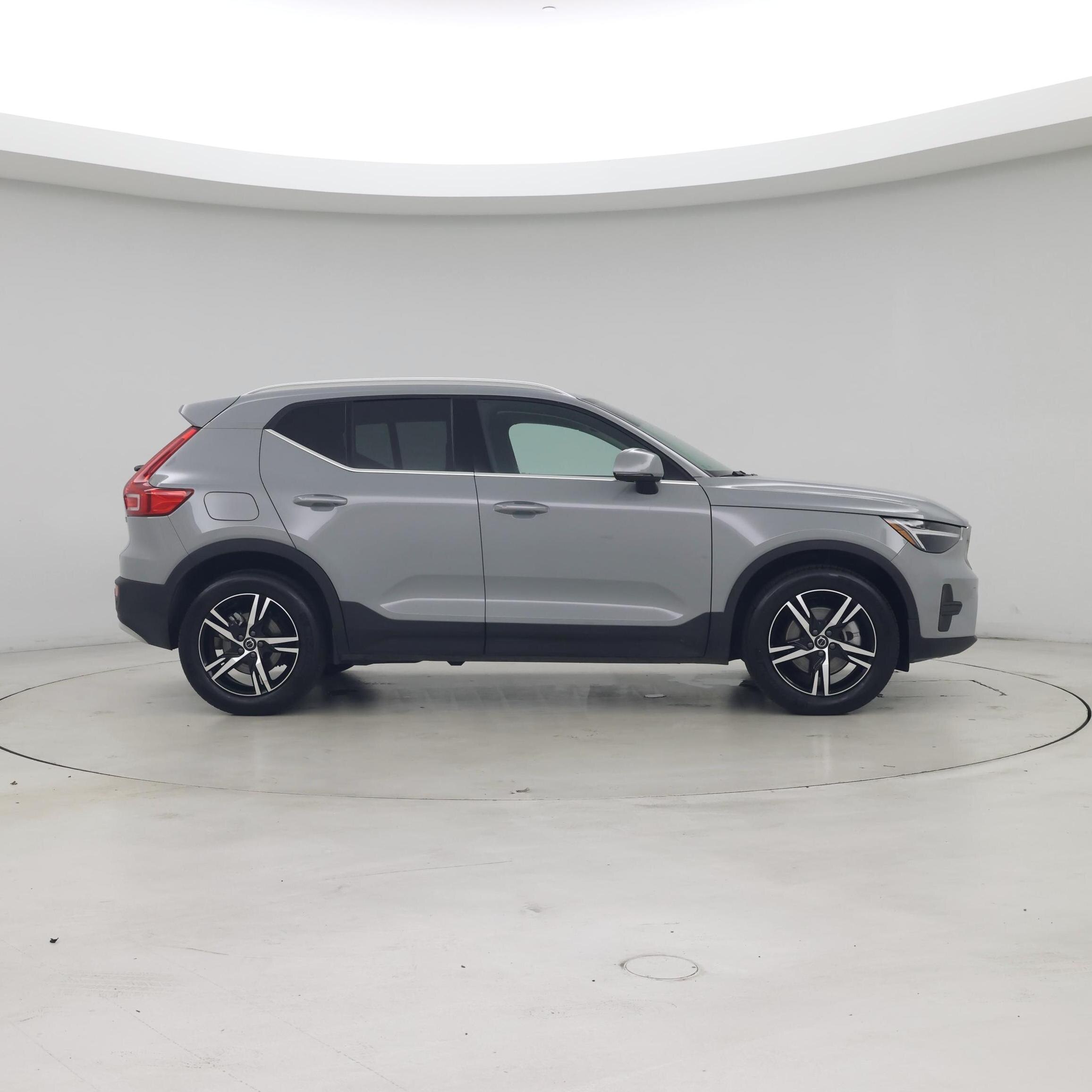 Thumbnail: 2025 Volvo XC40 - 7