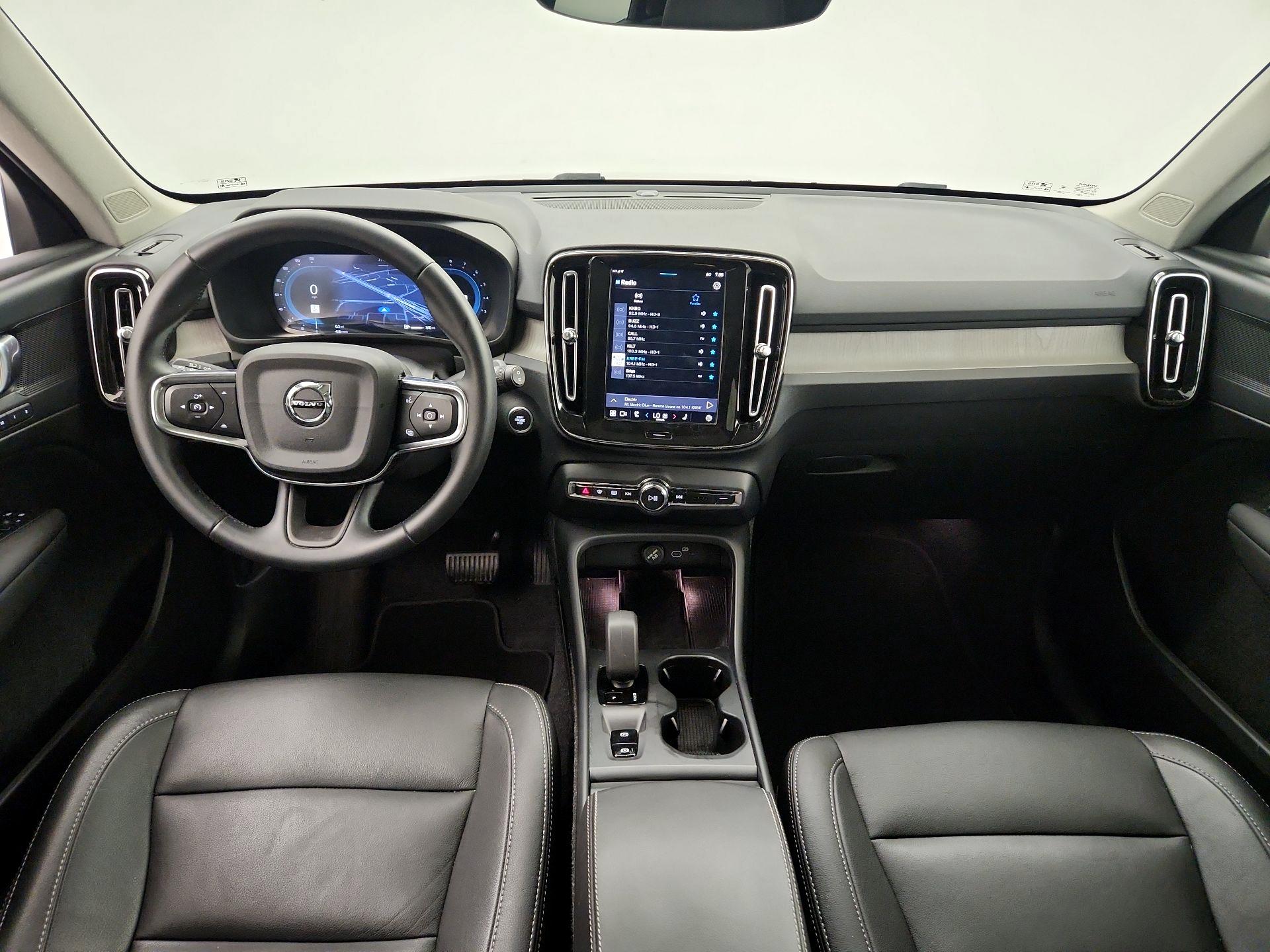 Thumbnail: 2025 Volvo XC40 - 9