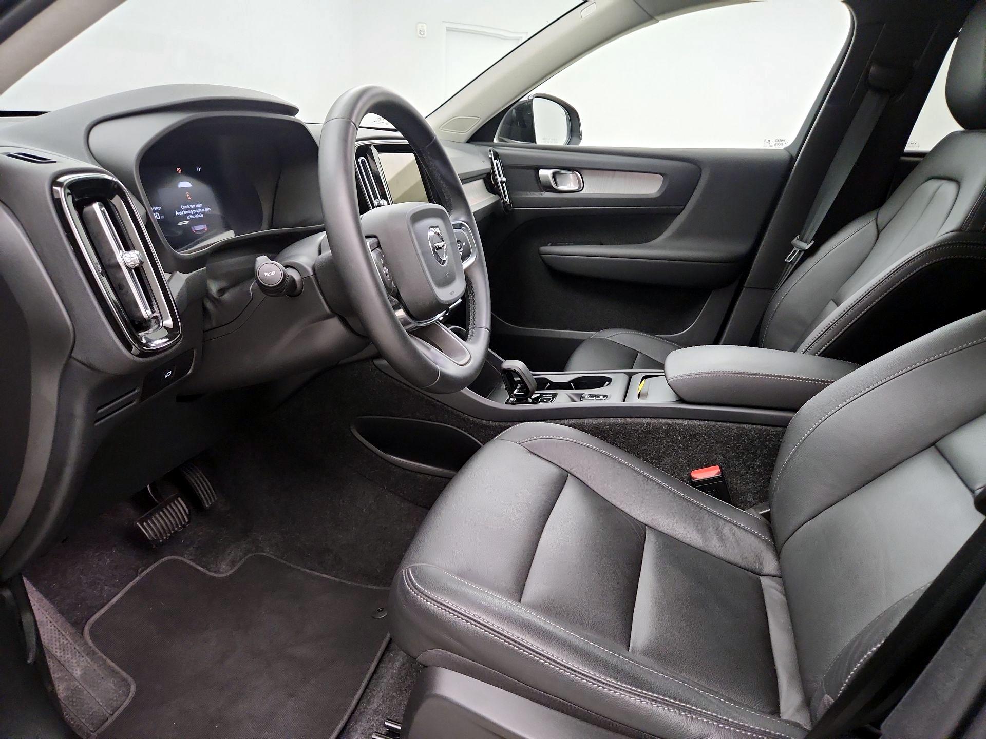 Thumbnail: 2025 Volvo XC40 - 11