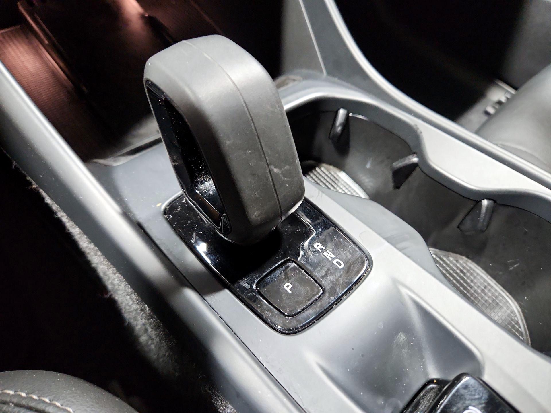 Thumbnail: 2025 Volvo XC40 - 15