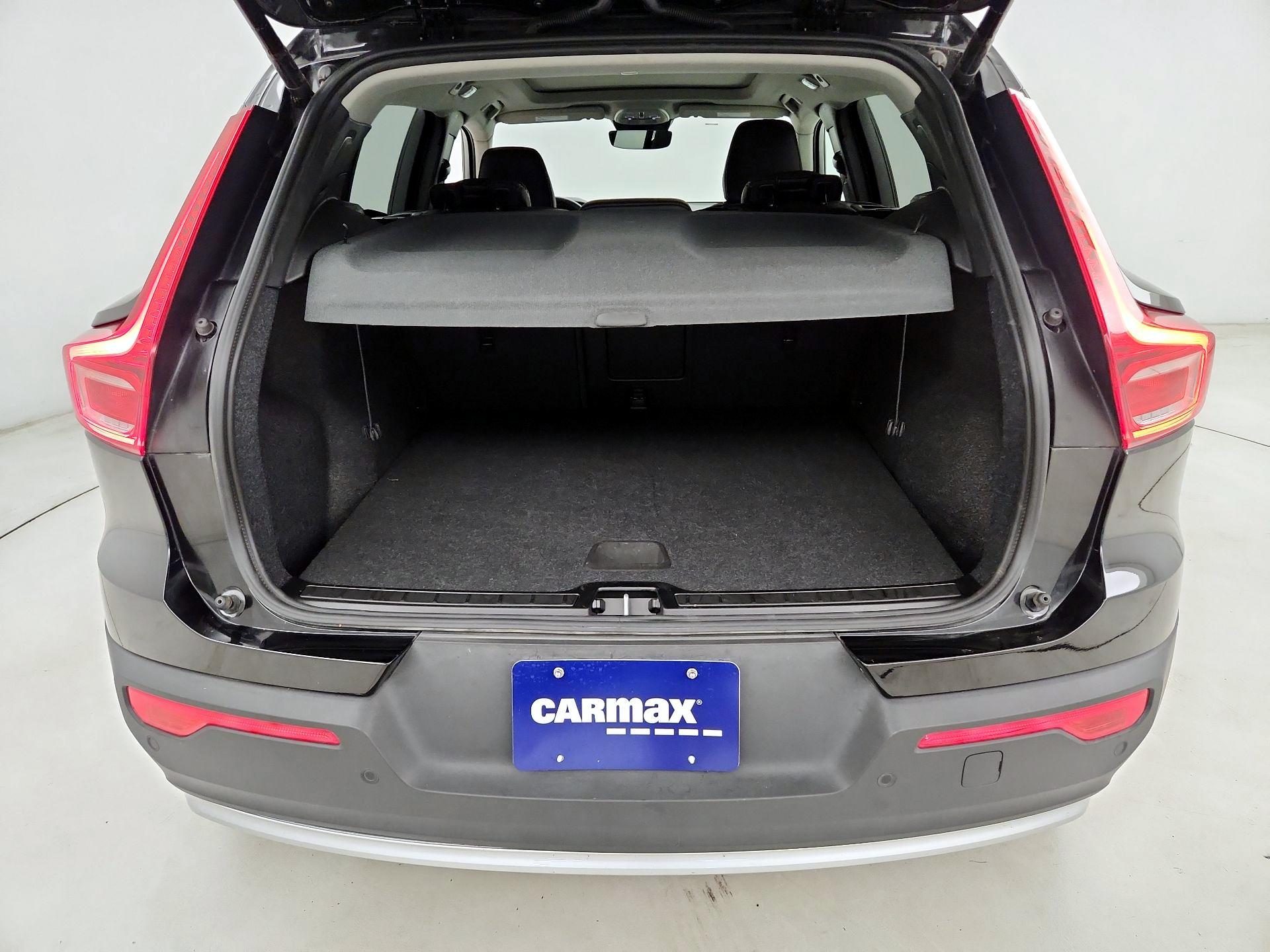 Thumbnail: 2025 Volvo XC40 - 16