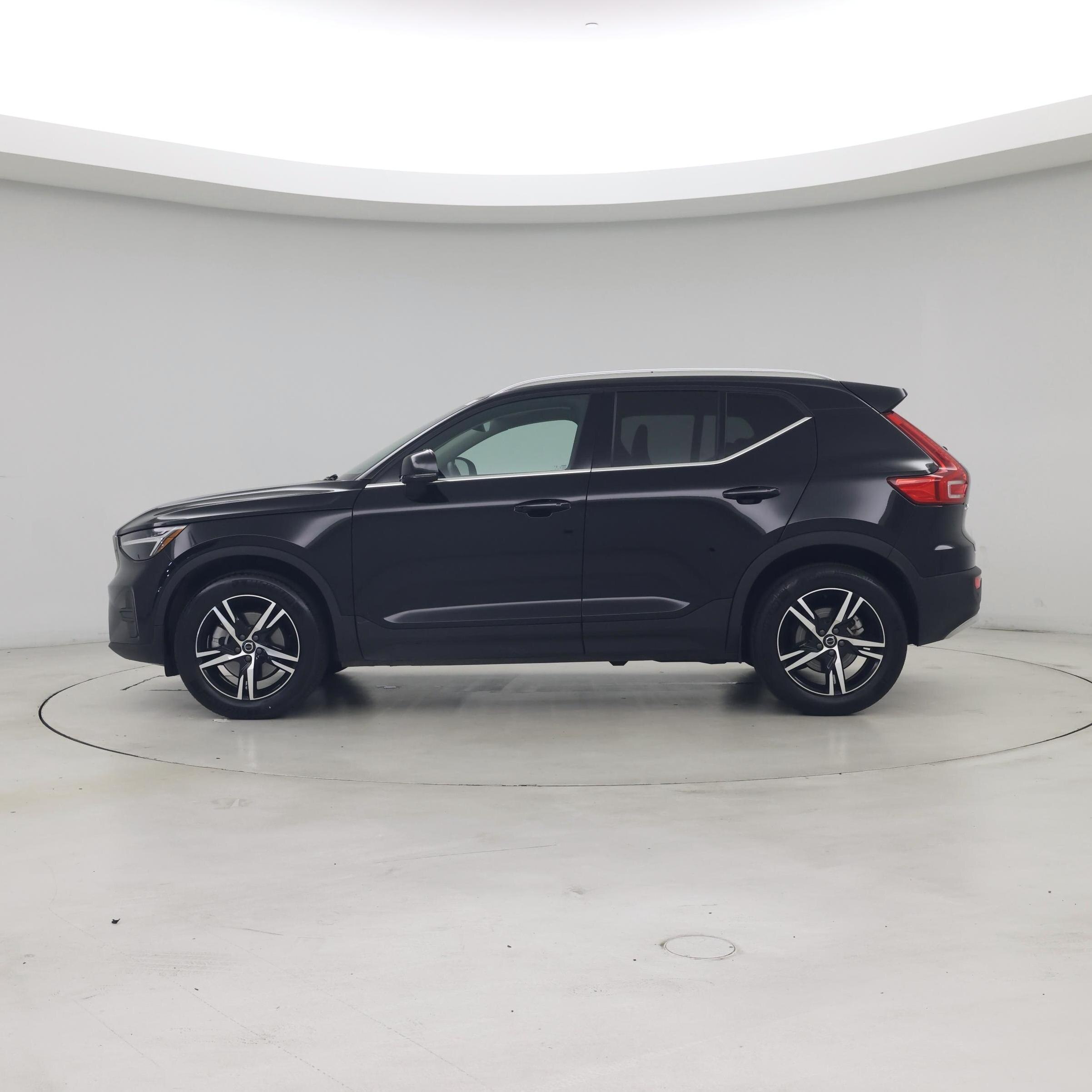 Thumbnail: 2025 Volvo XC40 - 3