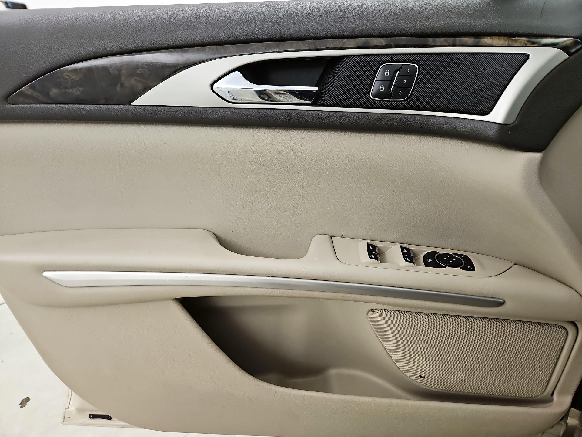 Thumbnail: 2016 Lincoln MKZ - 12