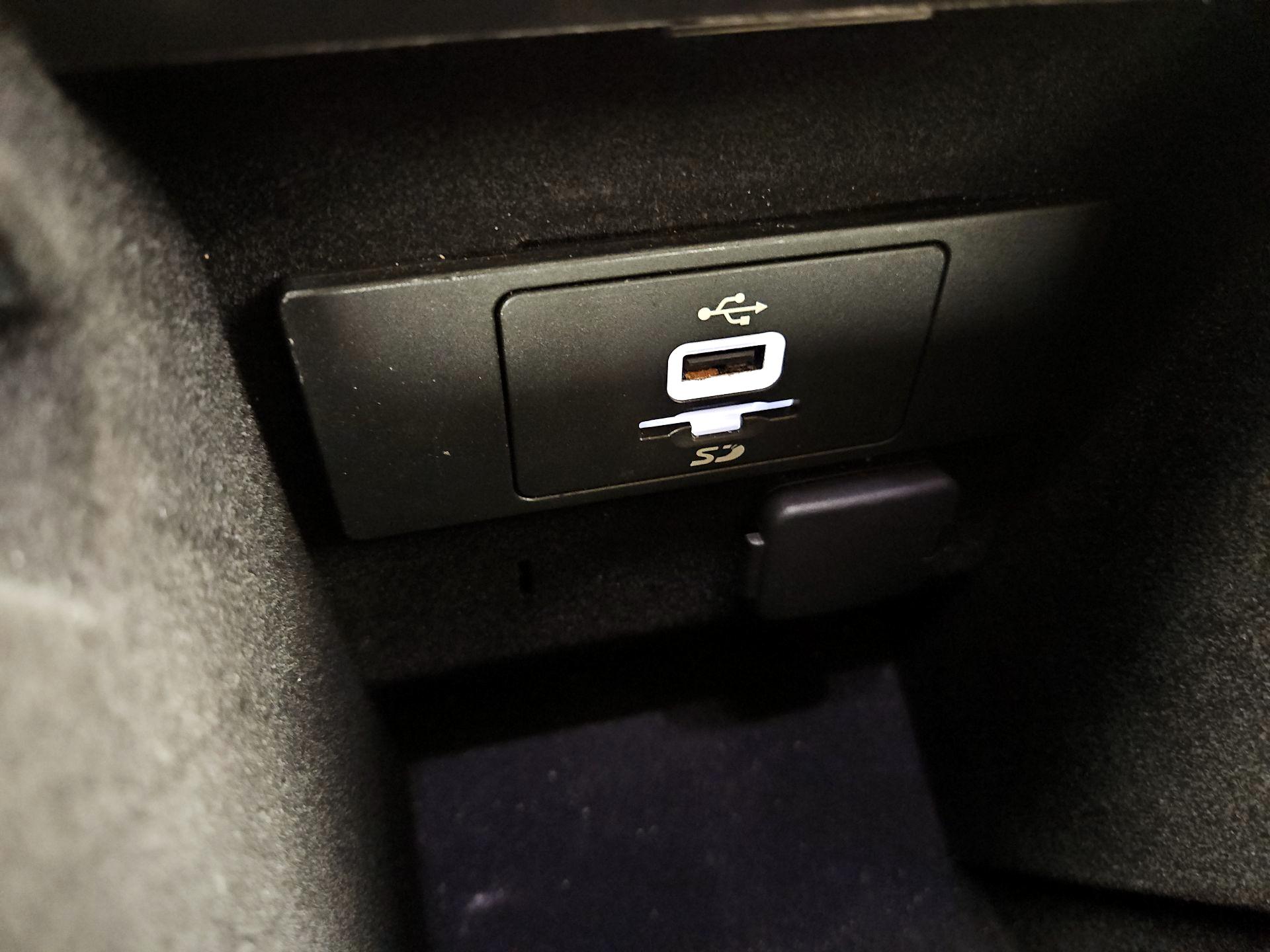 Thumbnail: 2016 Lincoln MKZ - 18