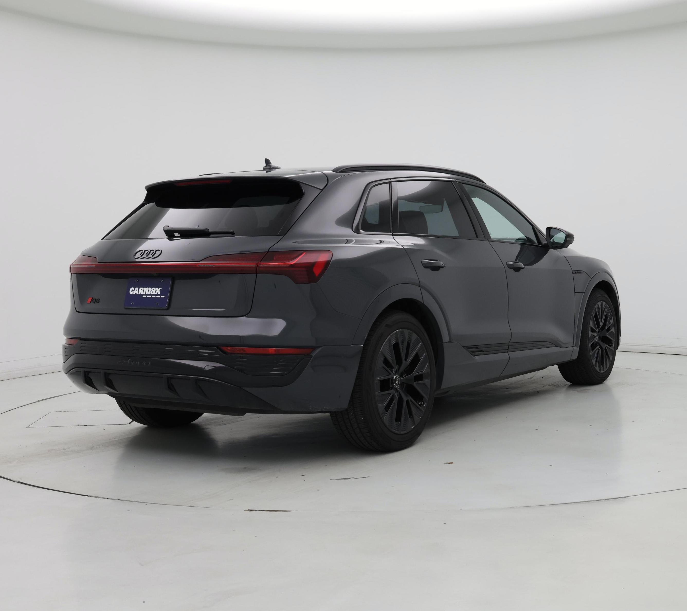 Thumbnail: 2024 Audi Q8 e-tron - 8