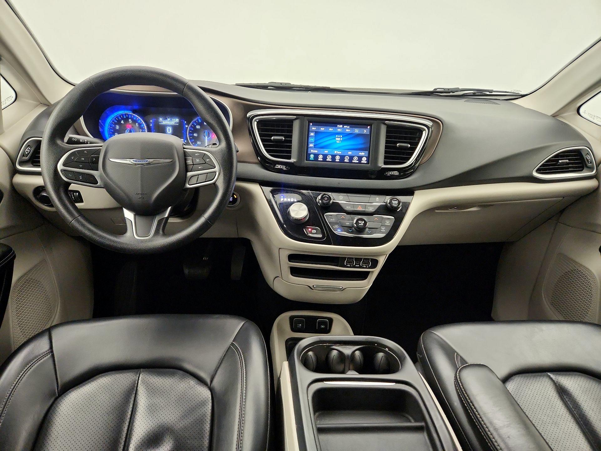 Thumbnail: 2021 Chrysler Voyager - 9