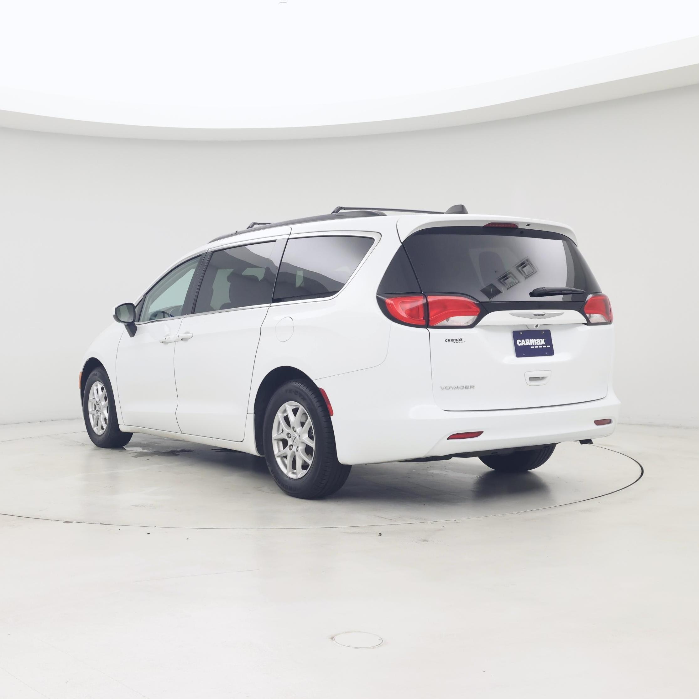 Thumbnail: 2021 Chrysler Voyager - 2