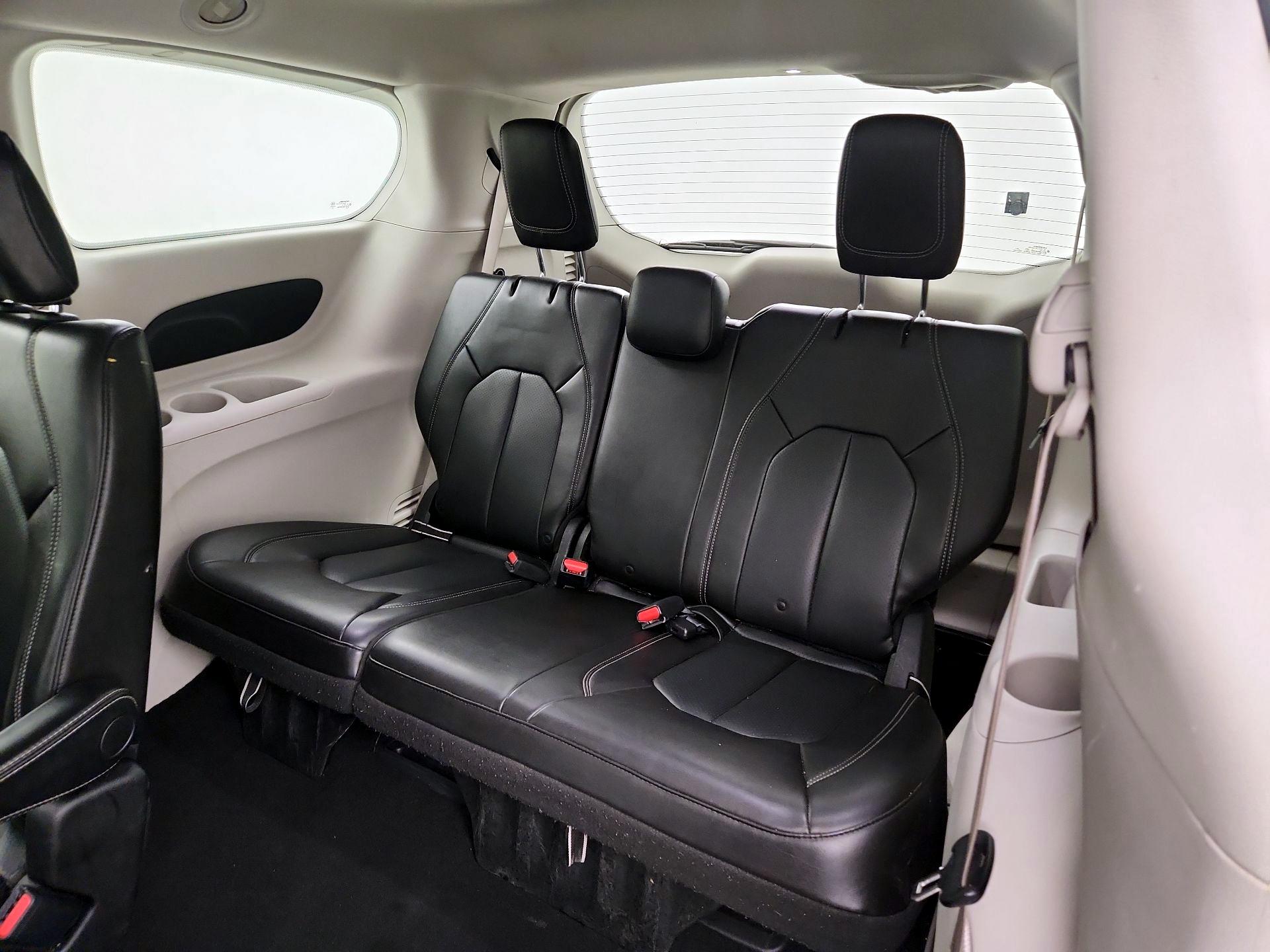 Thumbnail: 2021 Chrysler Voyager - 20