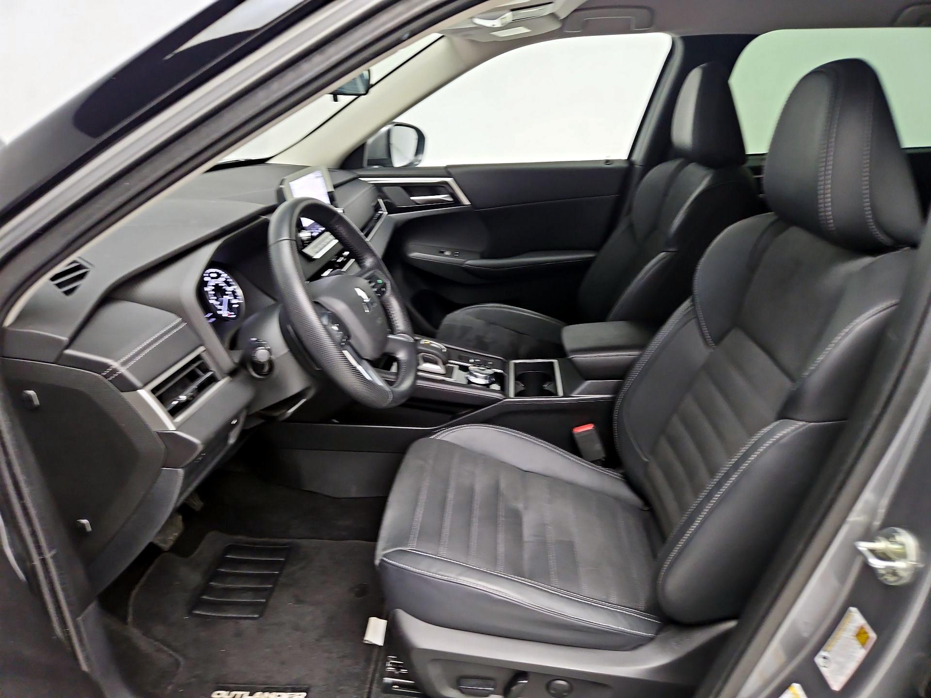 Thumbnail: 2022 Mitsubishi Outlander - 11