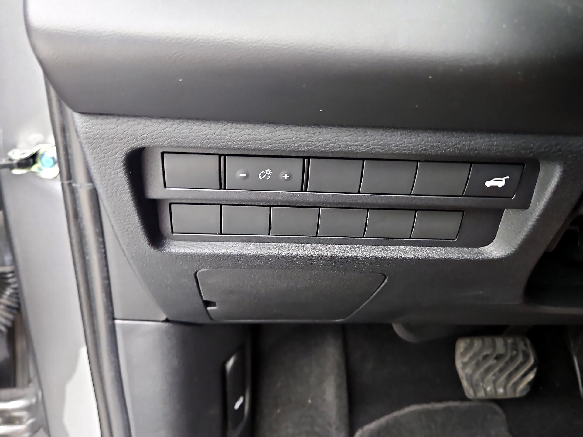 Thumbnail: 2022 Mitsubishi Outlander - 13