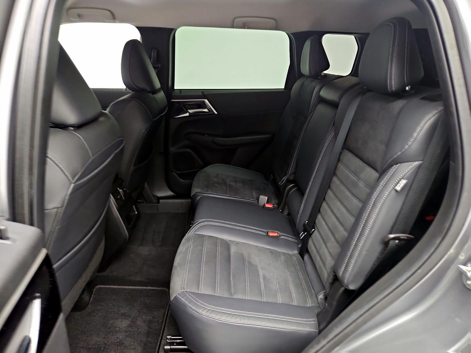 Thumbnail: 2022 Mitsubishi Outlander - 20