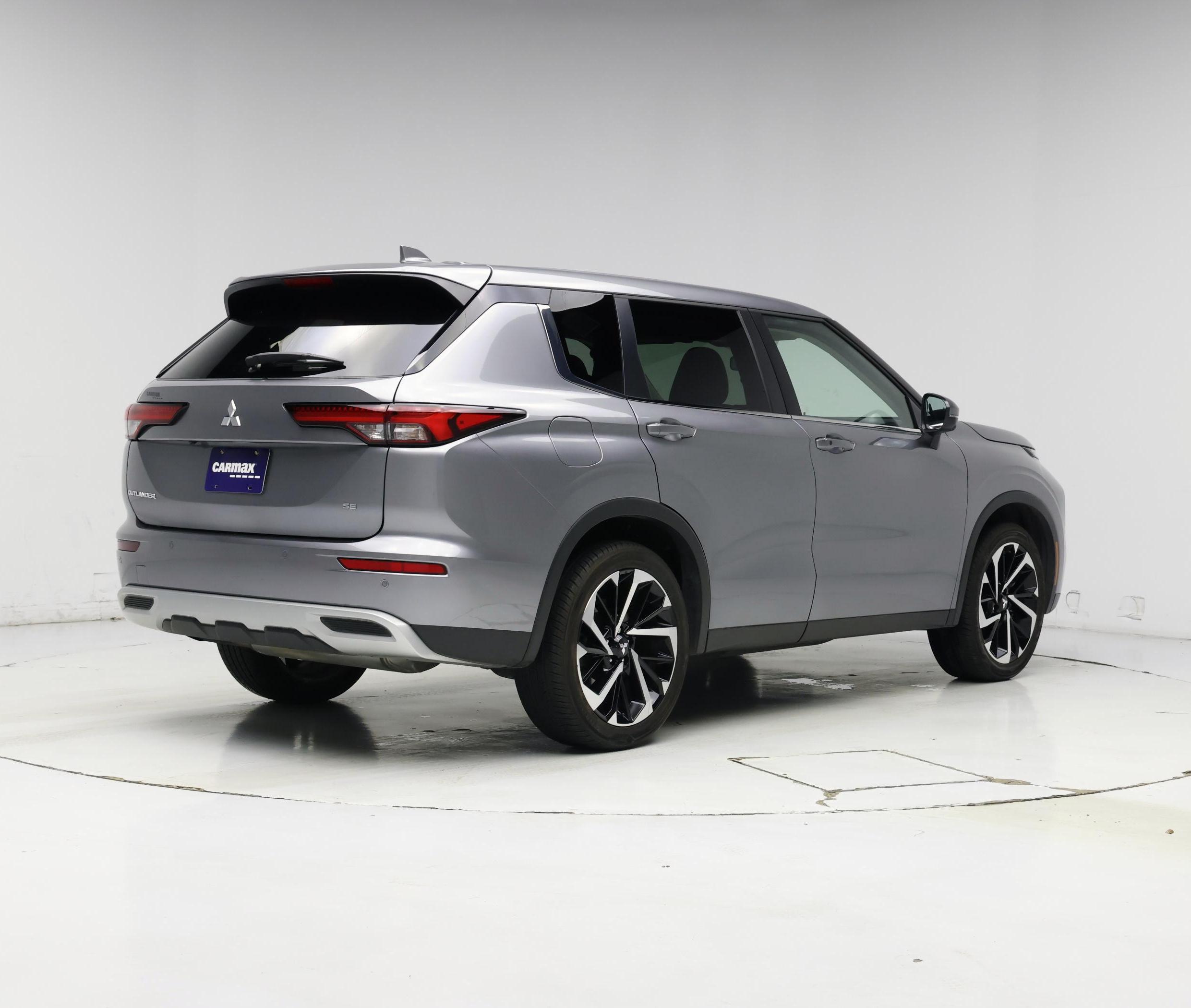 Thumbnail: 2022 Mitsubishi Outlander - 8