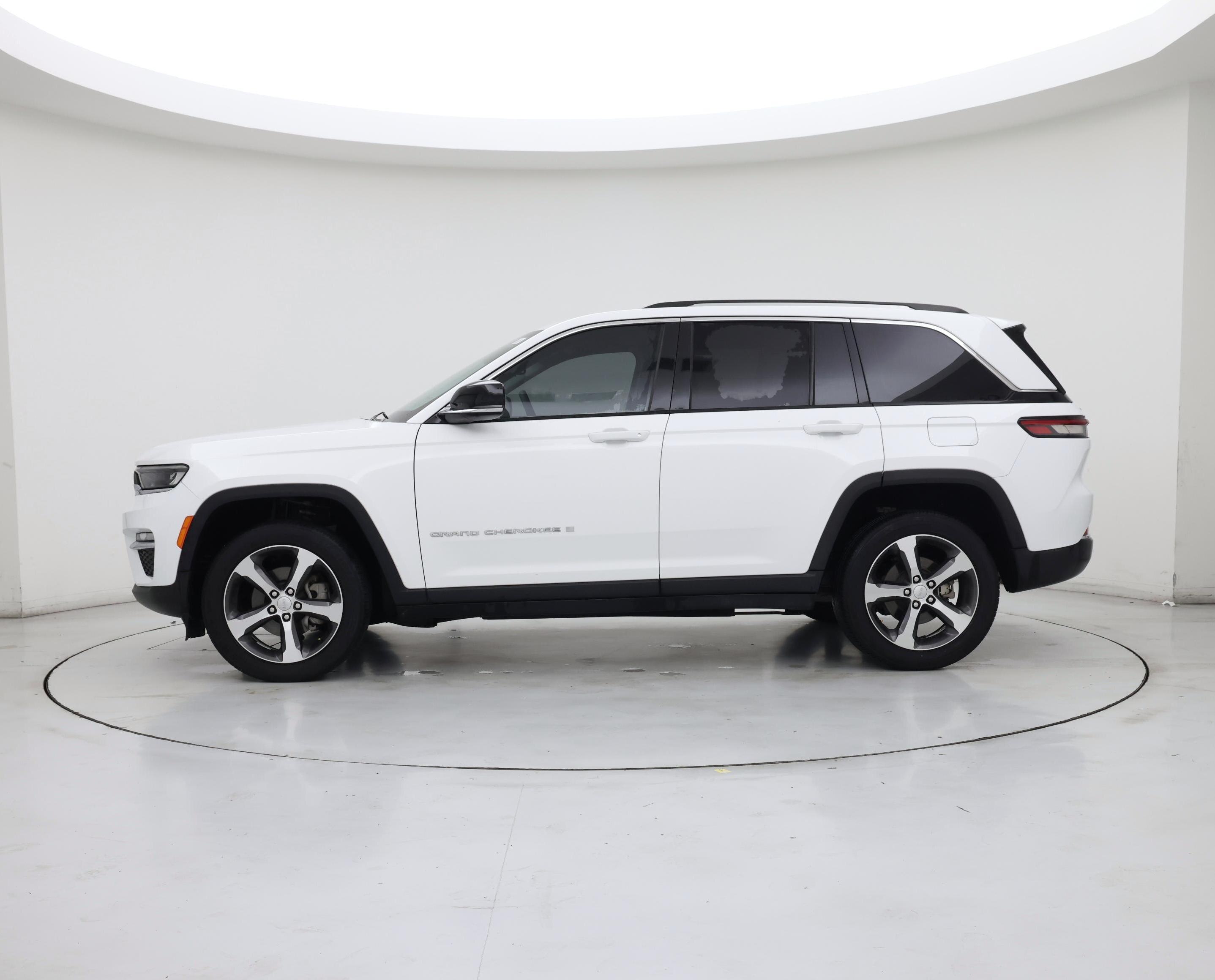 Thumbnail: 2023 Jeep Grand Cherokee - 3