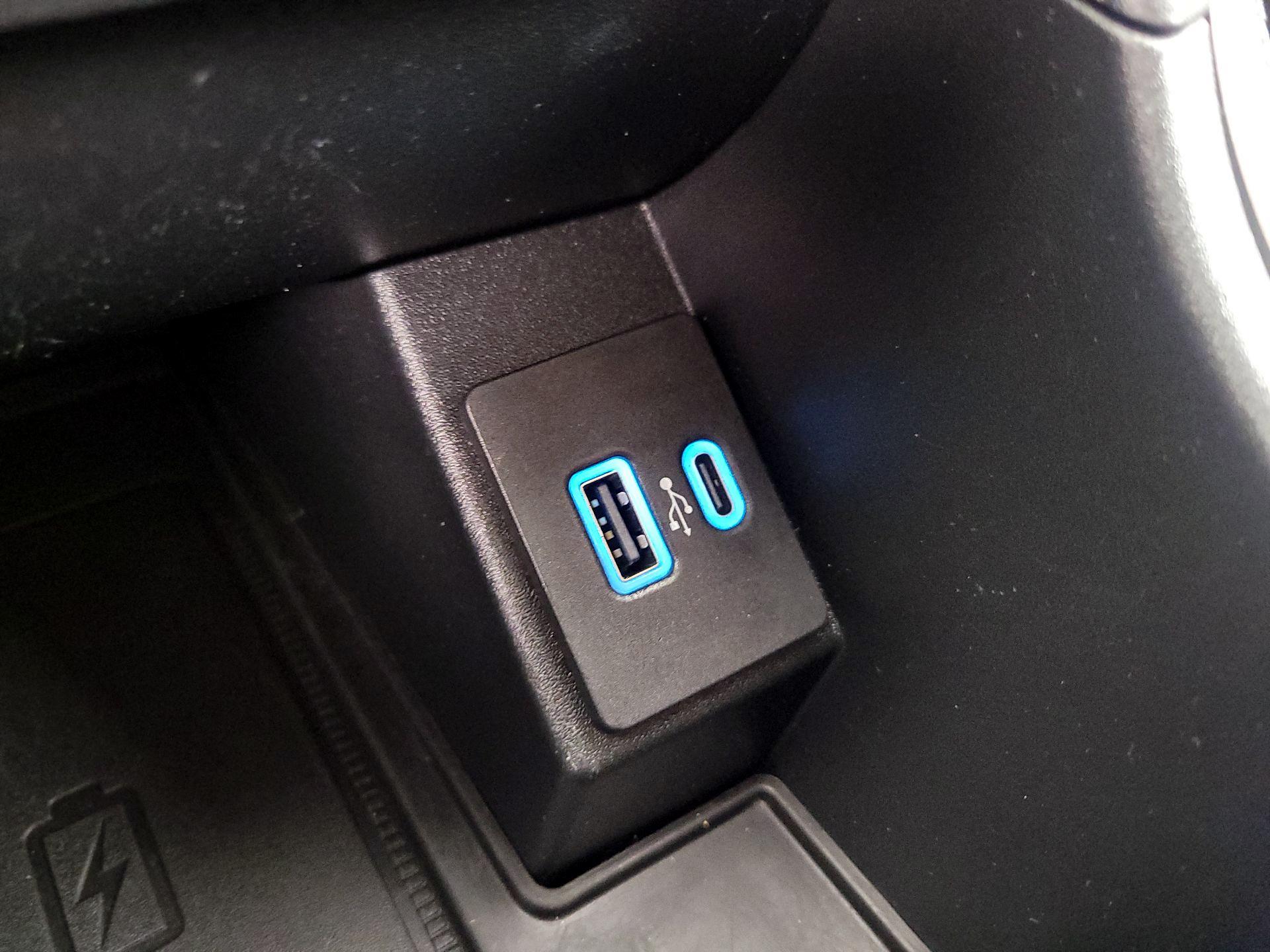 Thumbnail: 2021 Ford Edge - 19